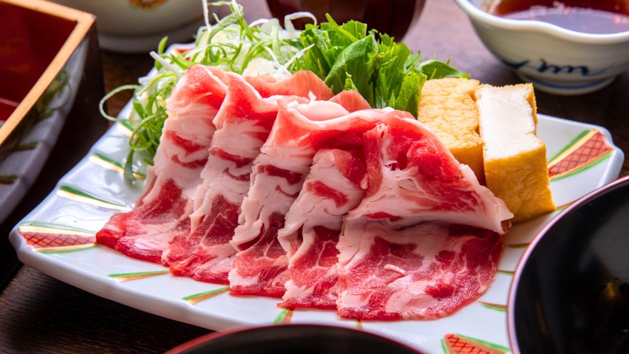 柔らかで風味豊かな菊池黒豚肉を味わう贅沢なしゃぶしゃぶ