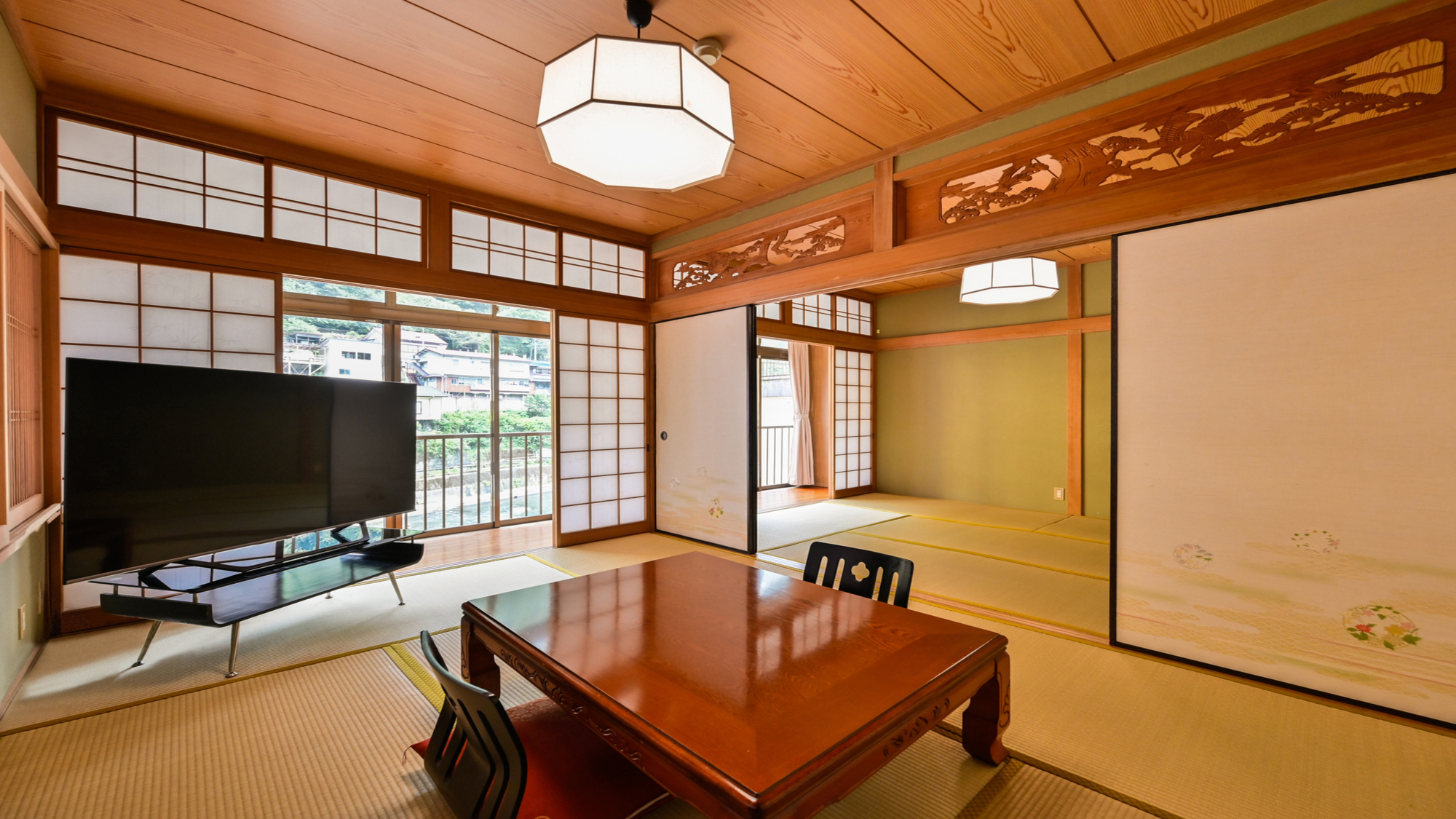 【和室6畳2間（杖立川の眺望）】川のせせらぎを感じながらゆったりとお過ごしください