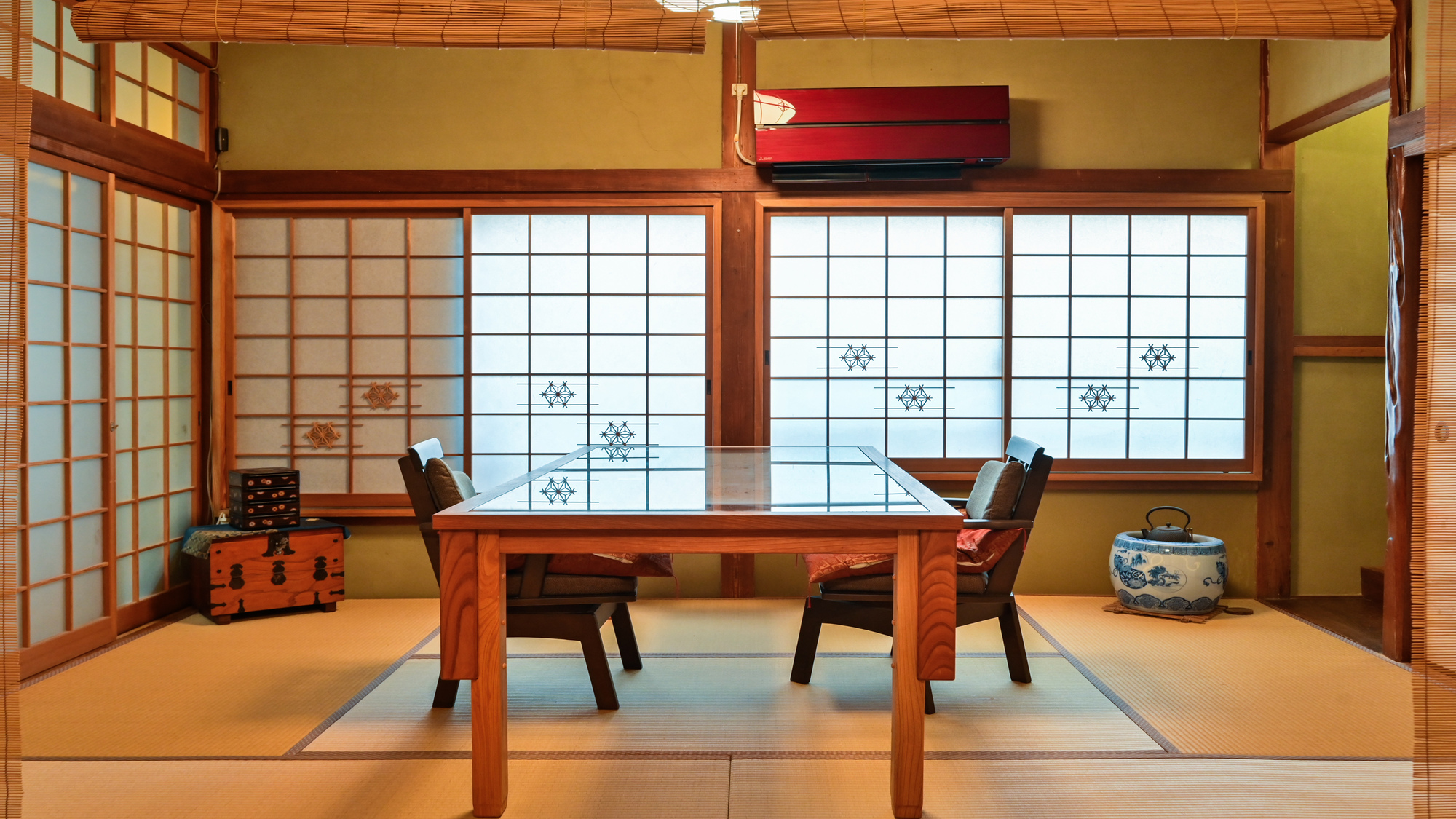 趣ある空間が食事の時間をもてなします