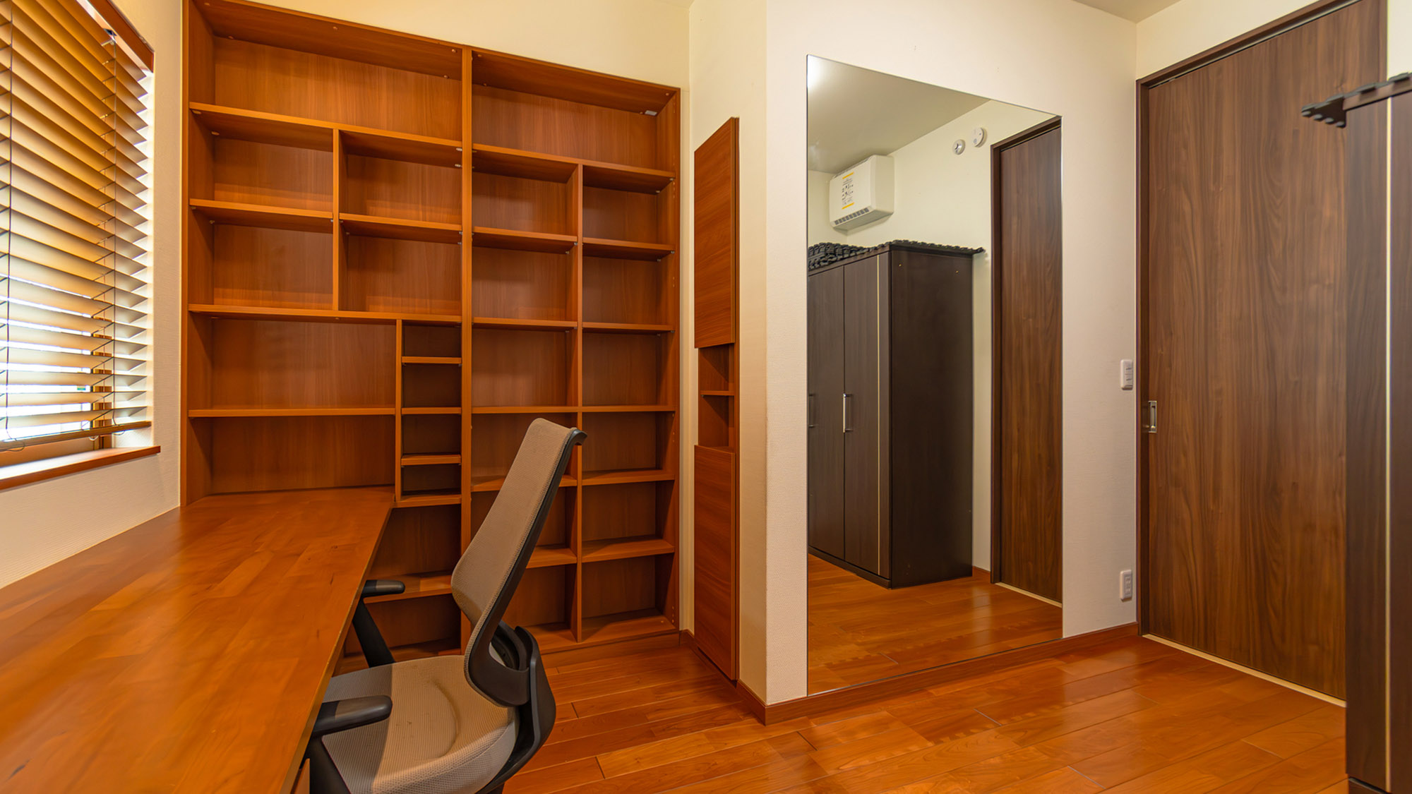 ・【書斎】プリンターも設置。リモートワークのお部屋としてご利用いただけます