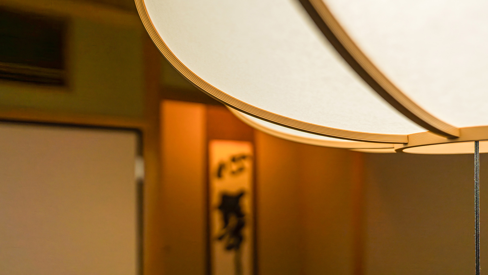 ・【茶室】和モダンな灯りが創り出す癒やしの空間