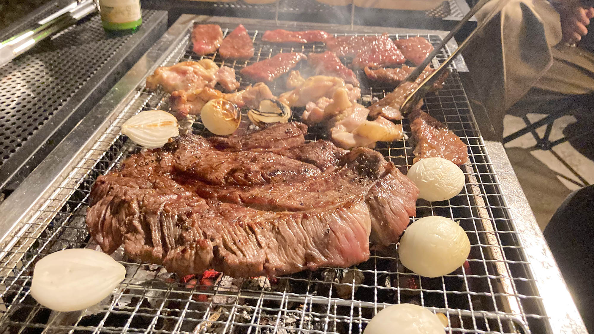 ・【バーベキュー】炭火用グリル、網、トング、うちわ、着火剤等をご用意しています