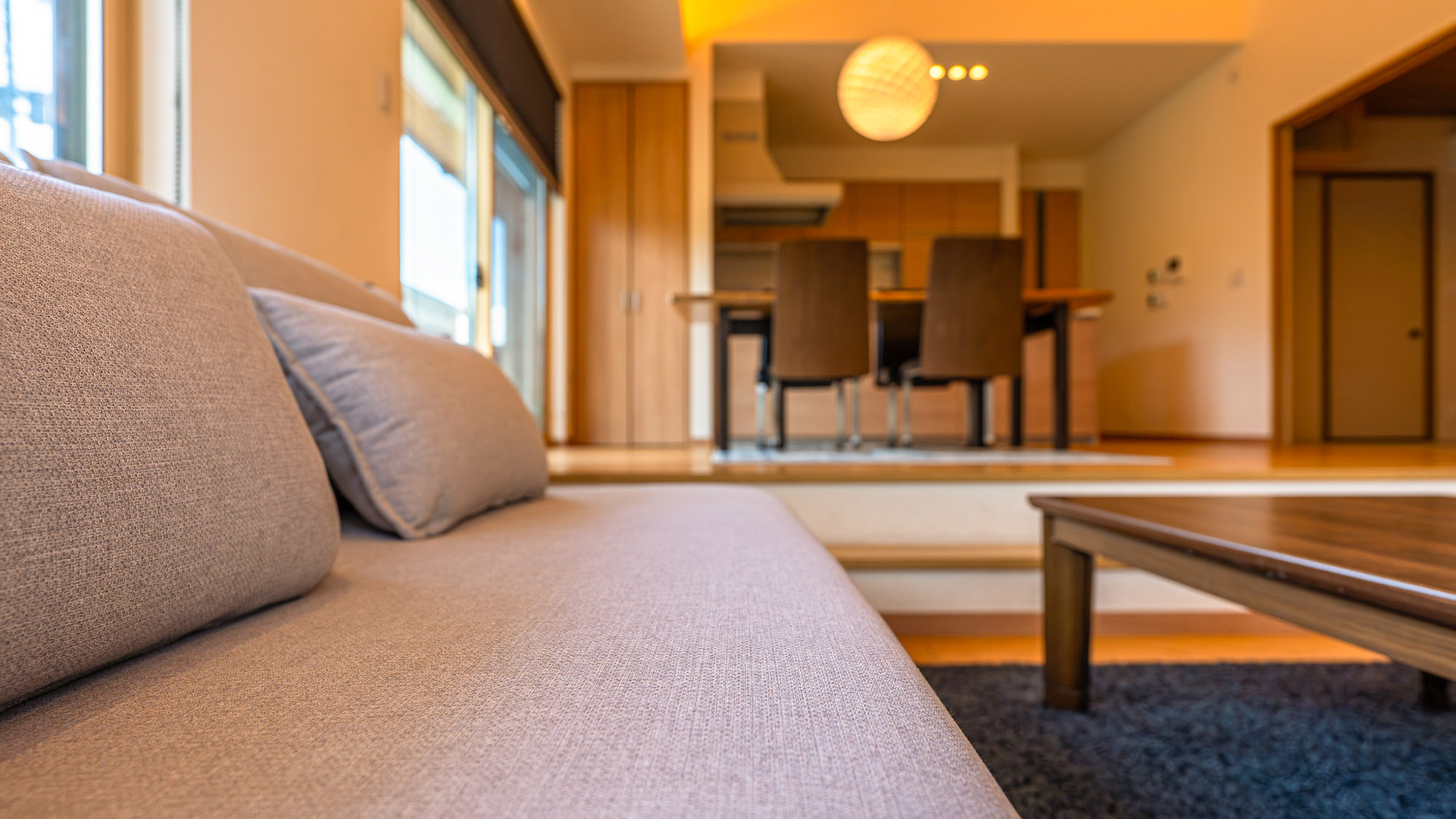 ・【リビング・ダイニング】リビングとダイニングの間に壁や仕切りがないので広々とご利用いただけます