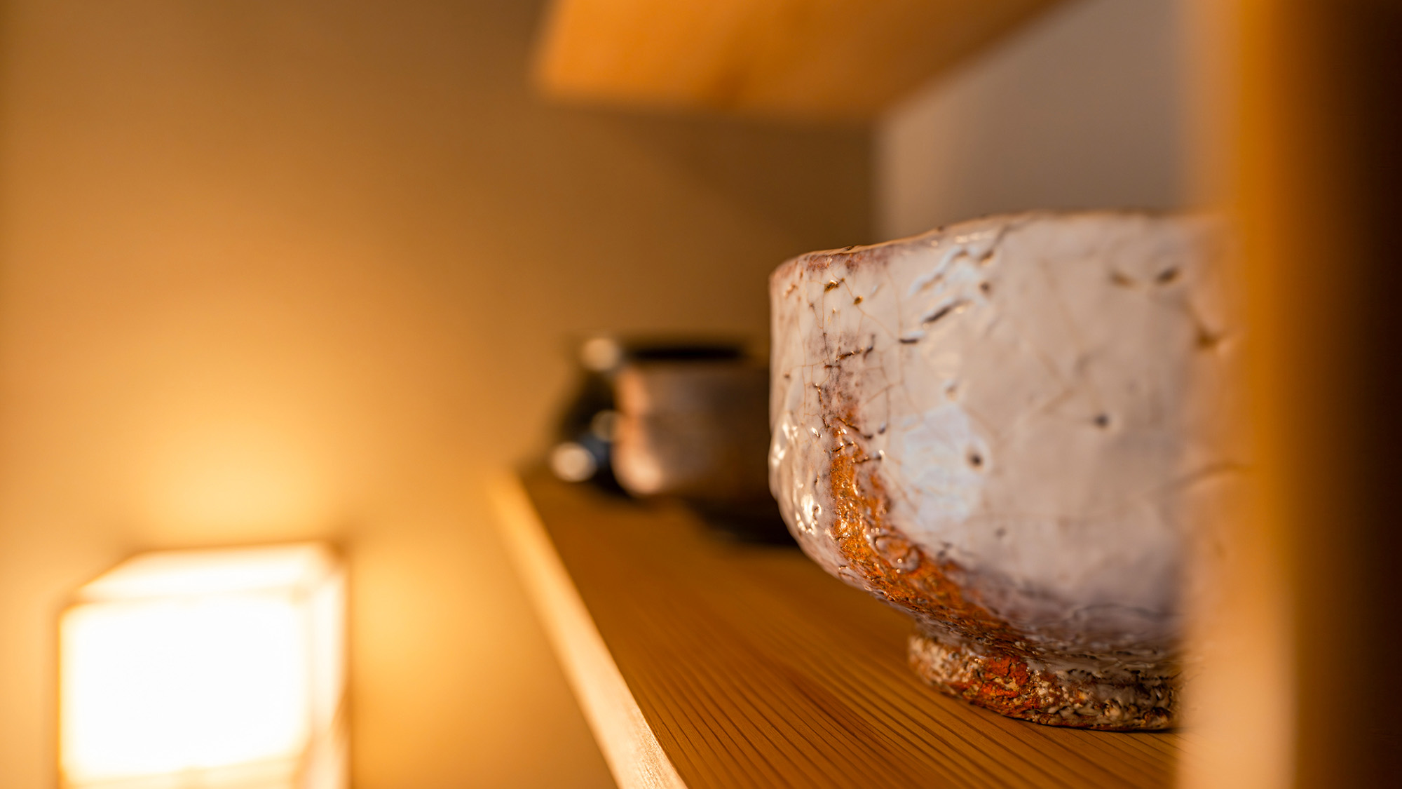 ・【茶室】茶器の優しい表情、茶器の美をご堪能ください