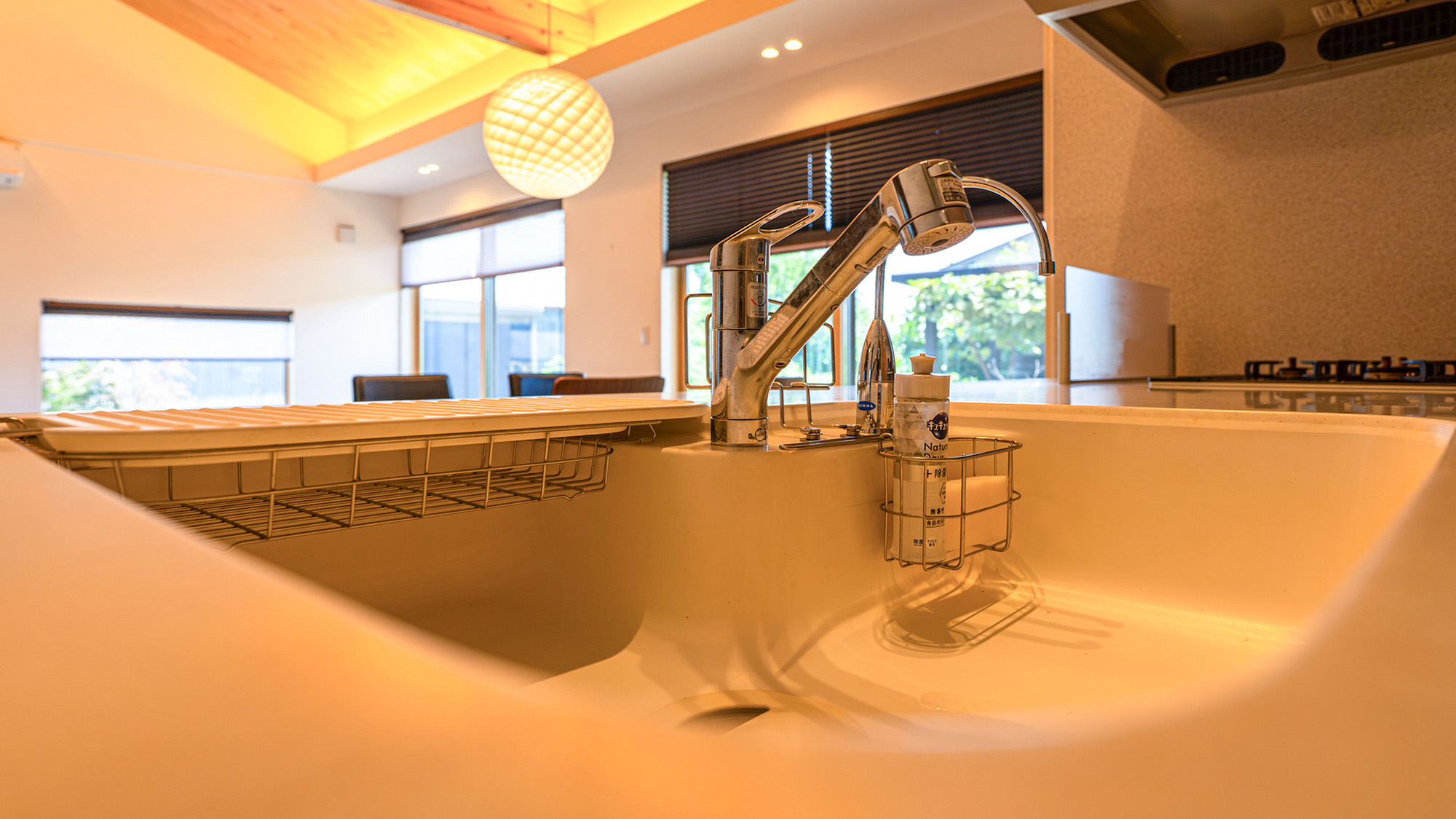 ・【キッチン】広々とした多機能シンクで、調理も片付けも楽々