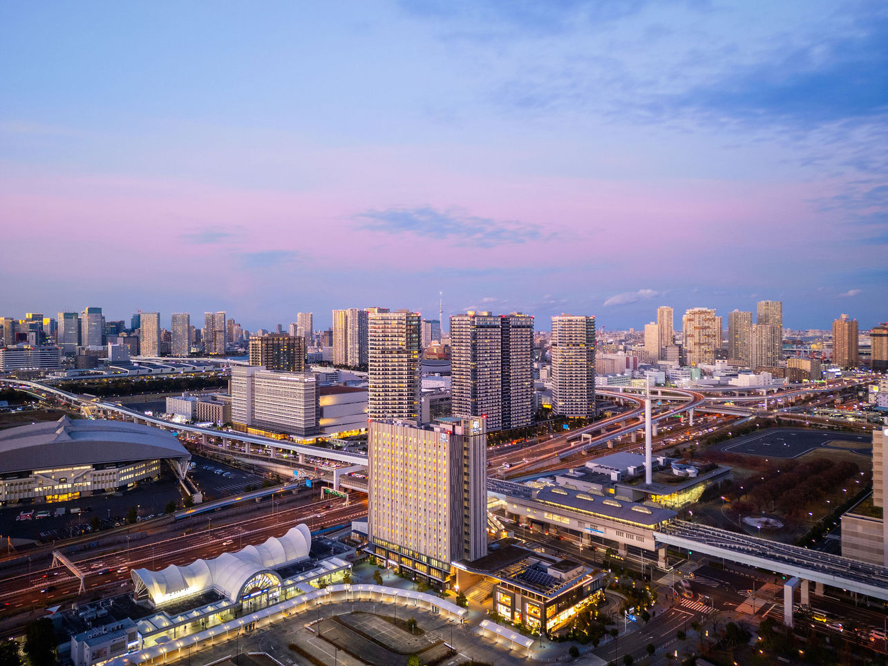 国際展示場駅と有明駅に隣接、観光やビジネスに最適なロケーションに位置します