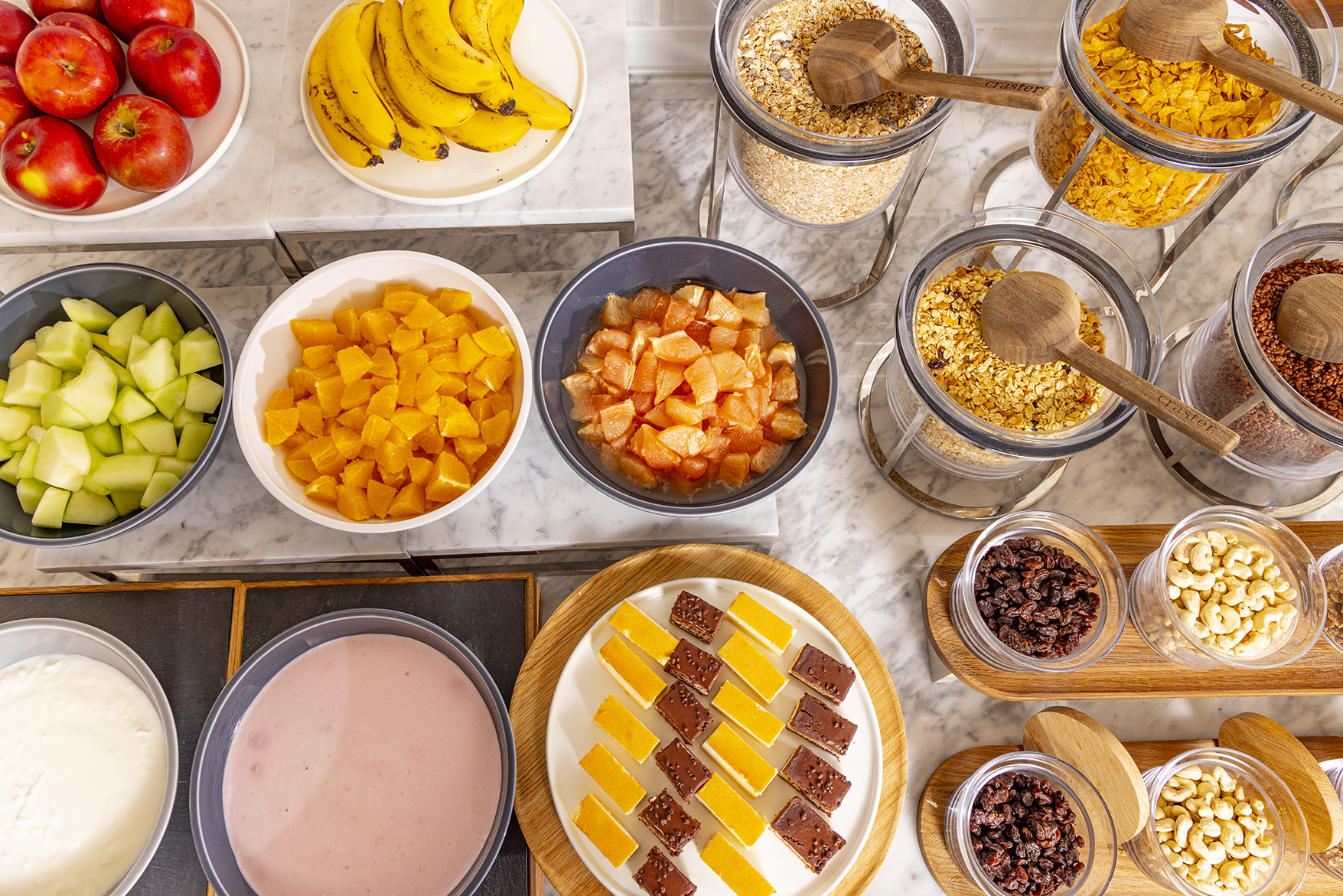 【朝食ビュッフェ】シリアル・フルーツ