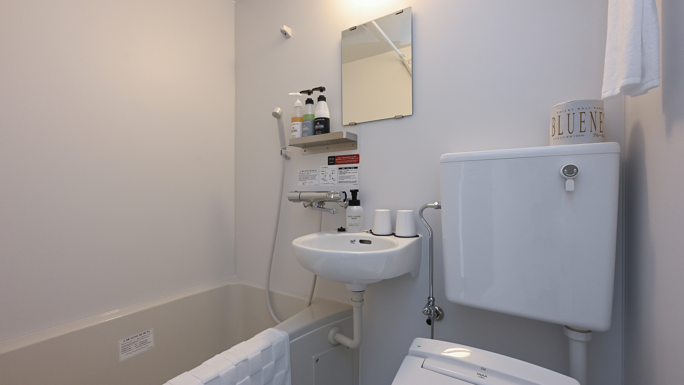 バスタブとウォシュレット付きトイレを全客室に完備。