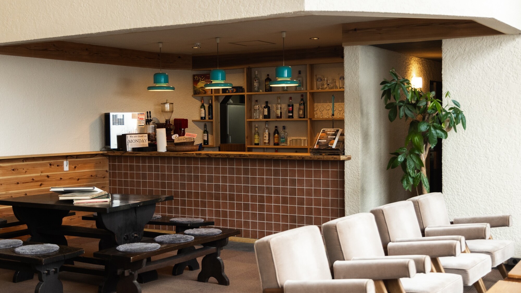 明治より続く老舗旅館の風格を感じるロビー