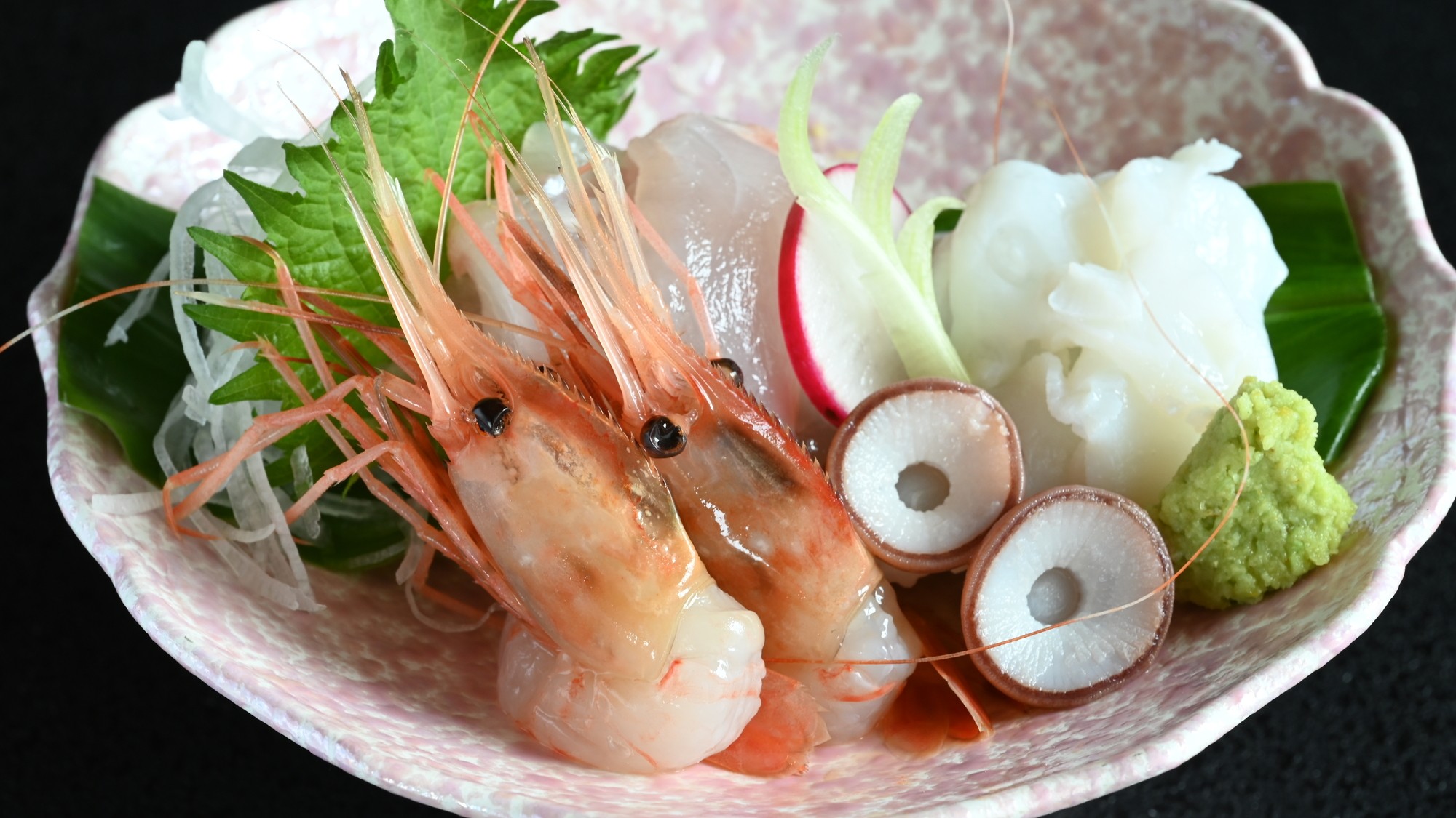 旬の食材をふんだんに使った、四季折々の会席料理