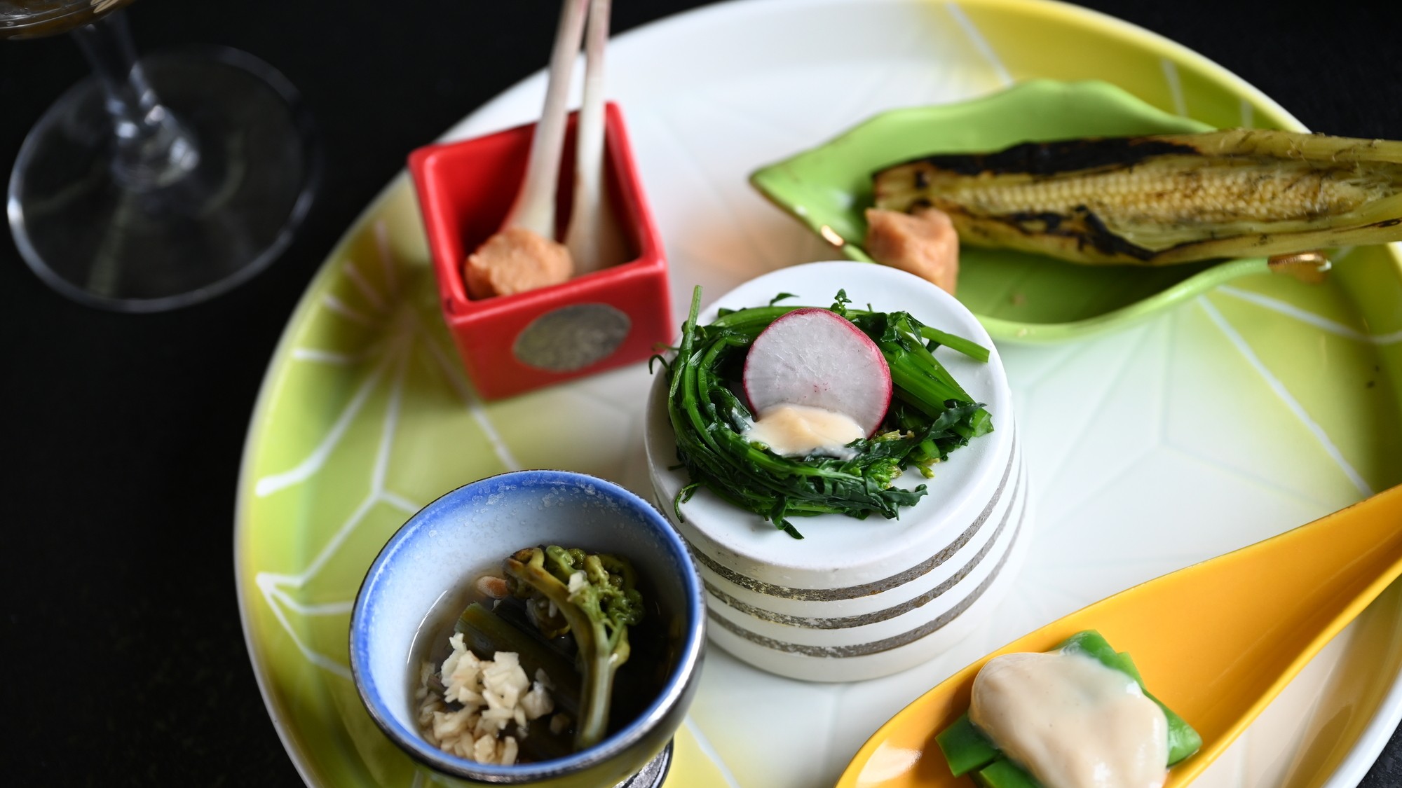 旬の食材をふんだんに使った、四季折々の会席料理