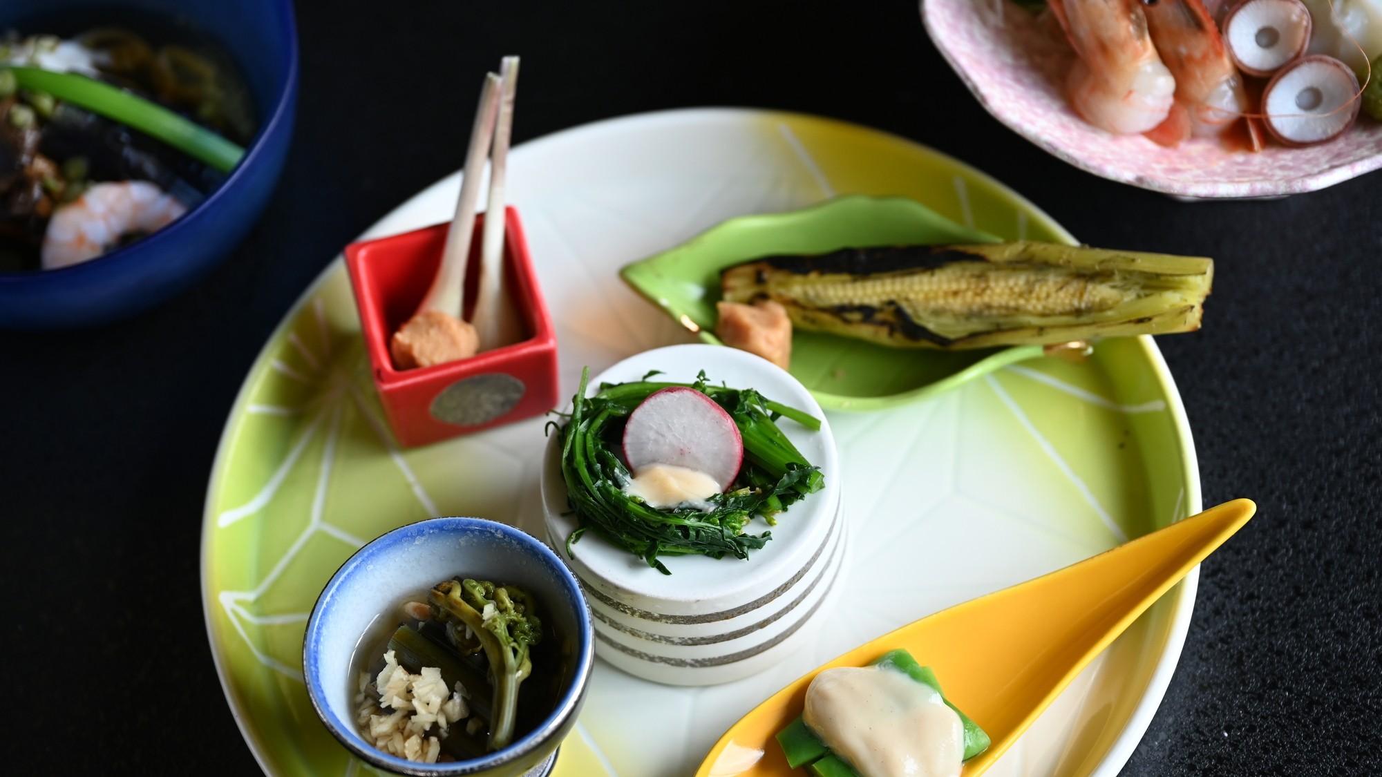 旬の食材をふんだんに使った、四季折々の会席料理