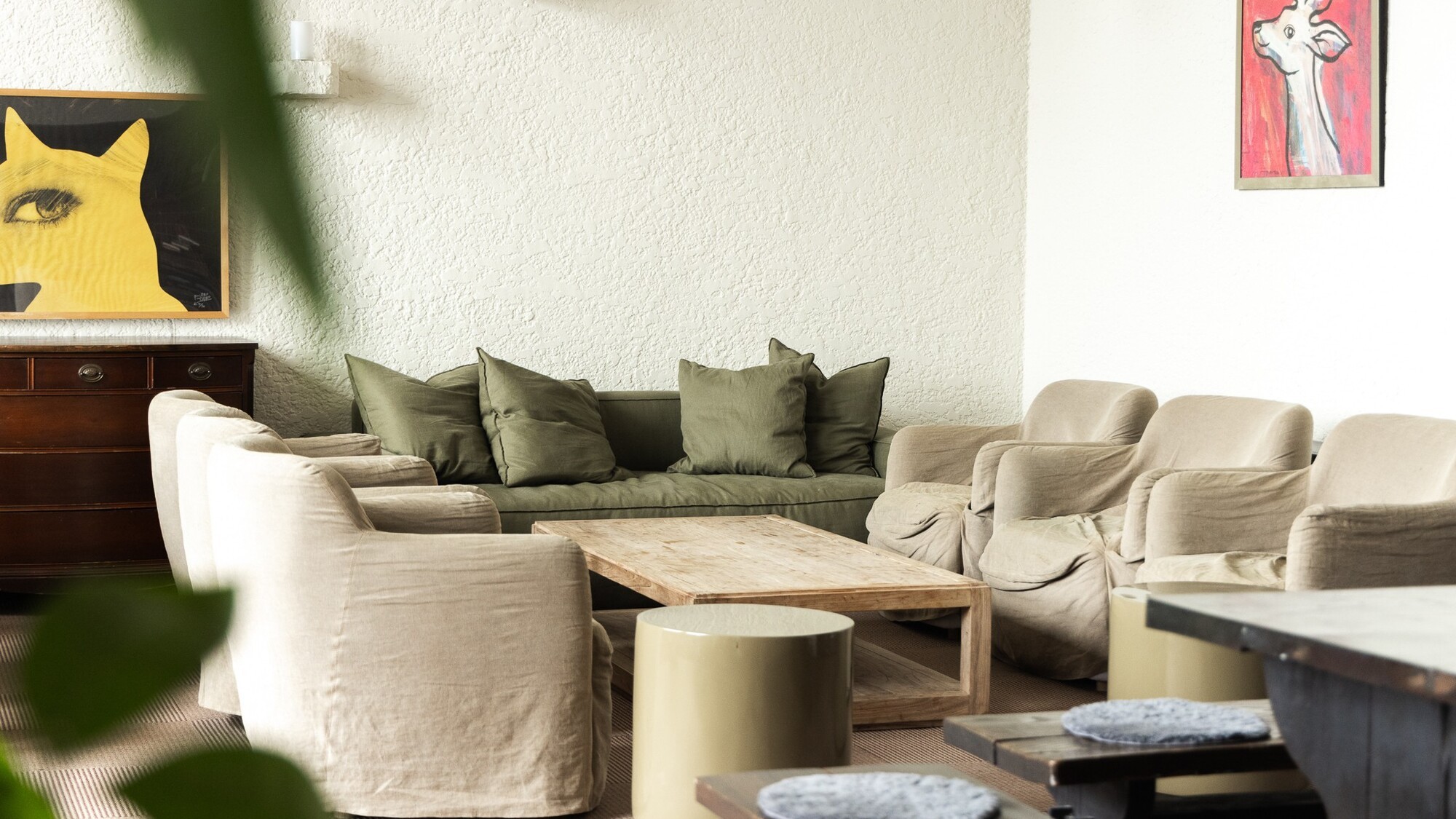 明治より続く老舗旅館の風格を感じるロビー