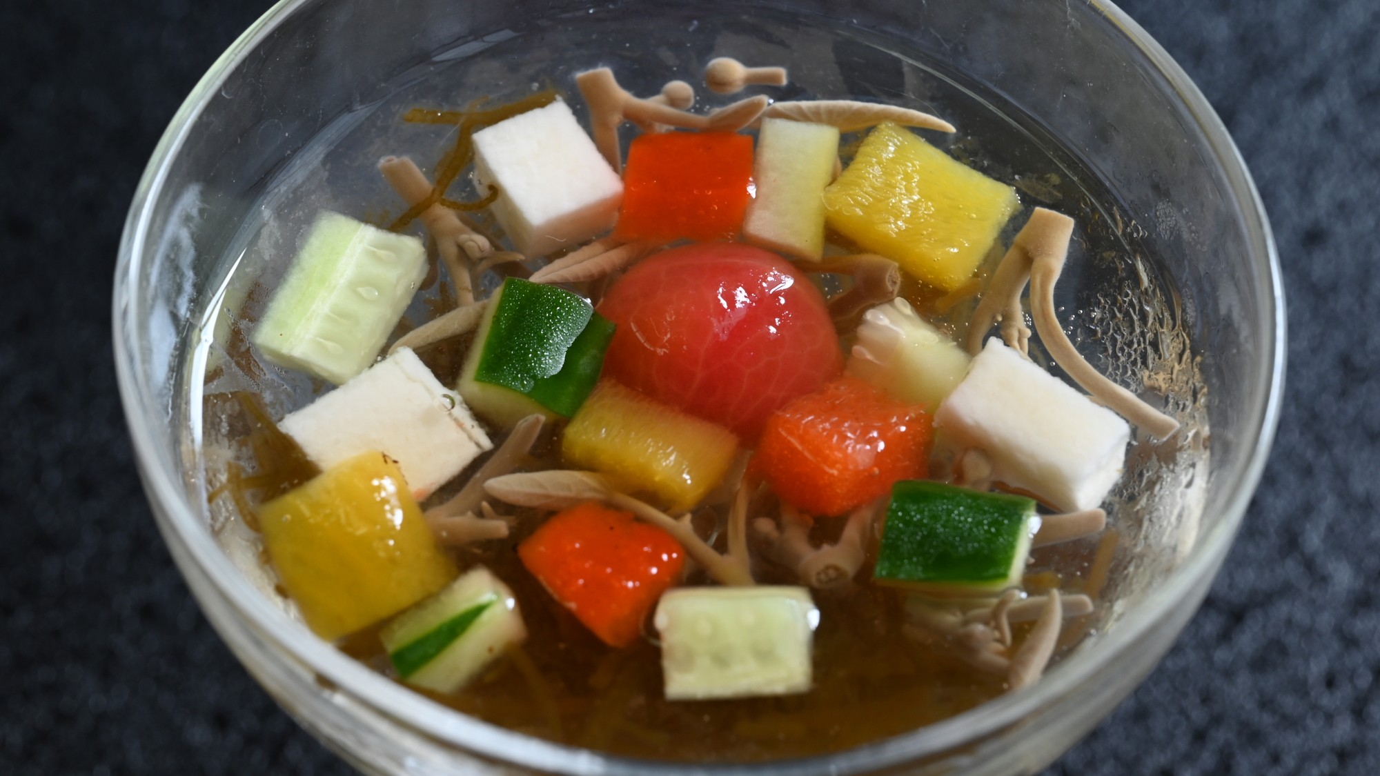 旬の食材をふんだんに使った、四季折々の会席料理