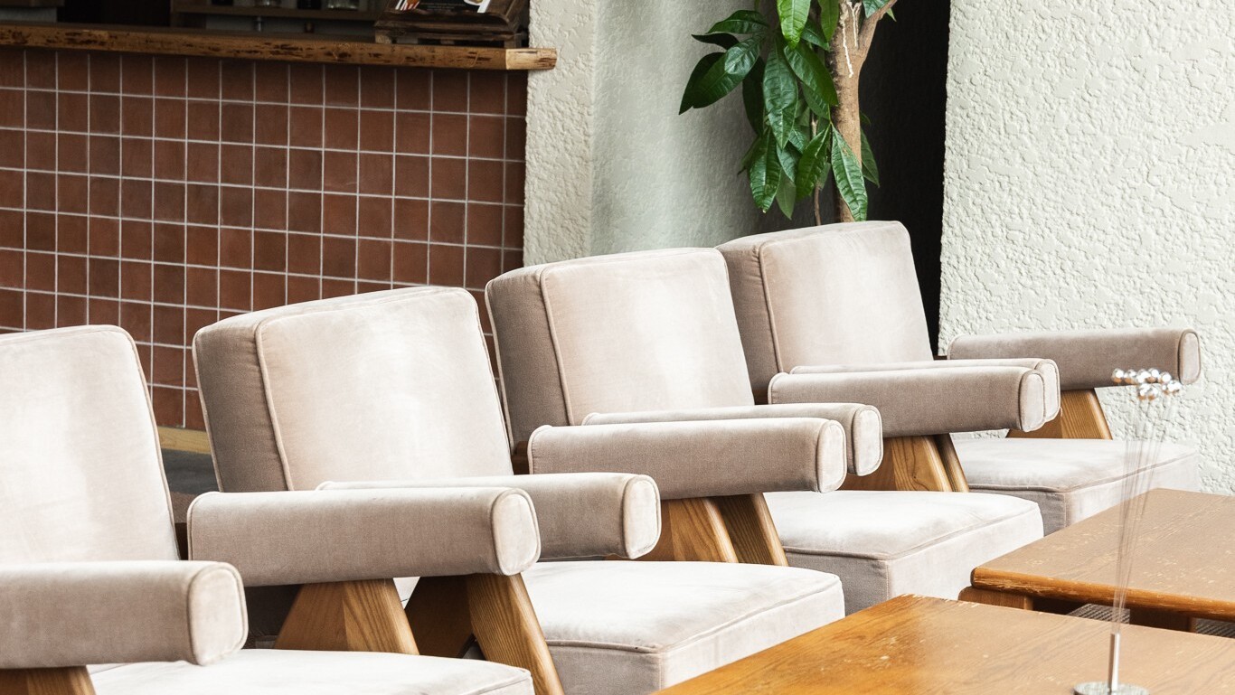 明治より続く老舗旅館の風格を感じるロビー