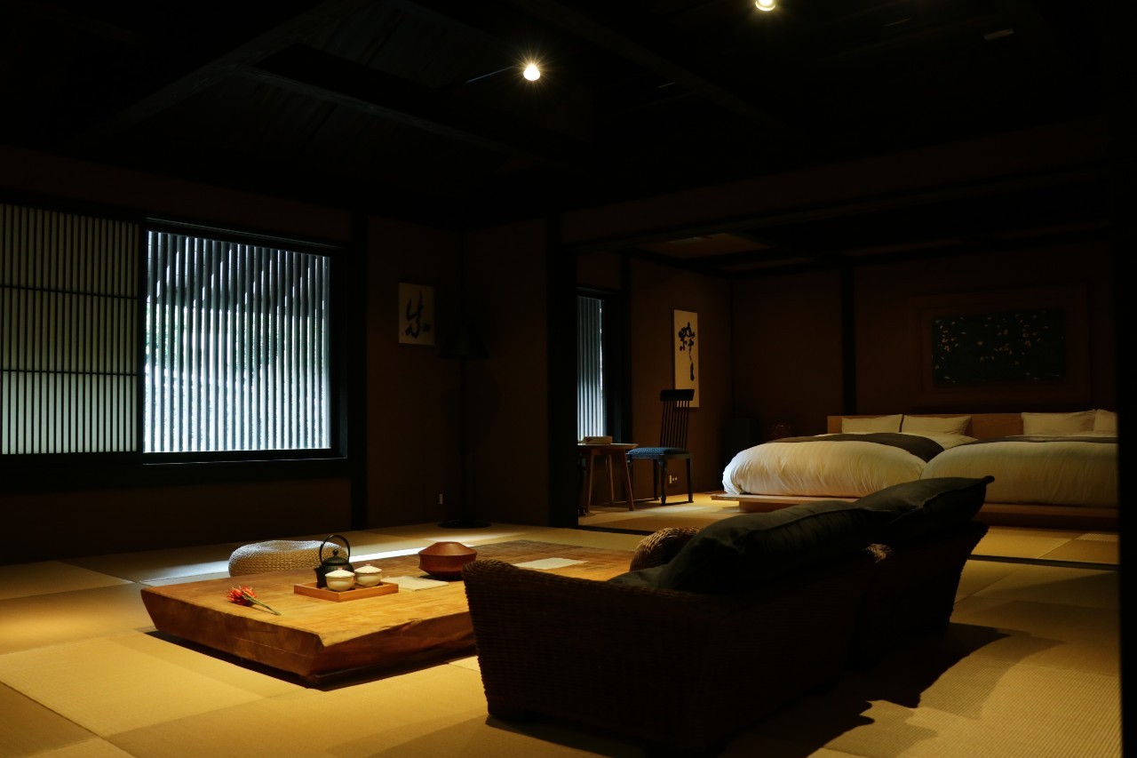 ラタンの座椅子でおくつろぎできます