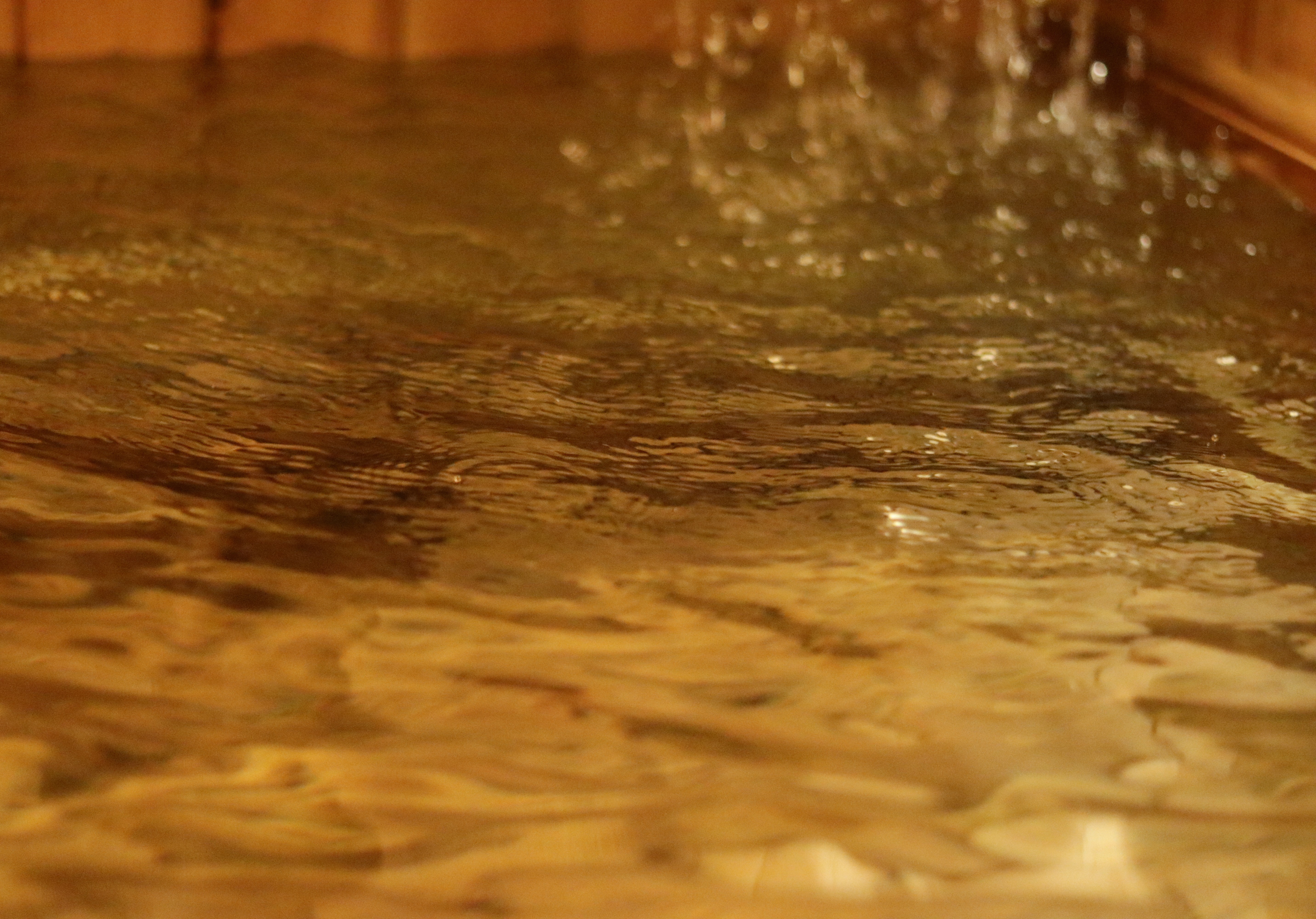 泉質は「アルカリ性単純温泉」