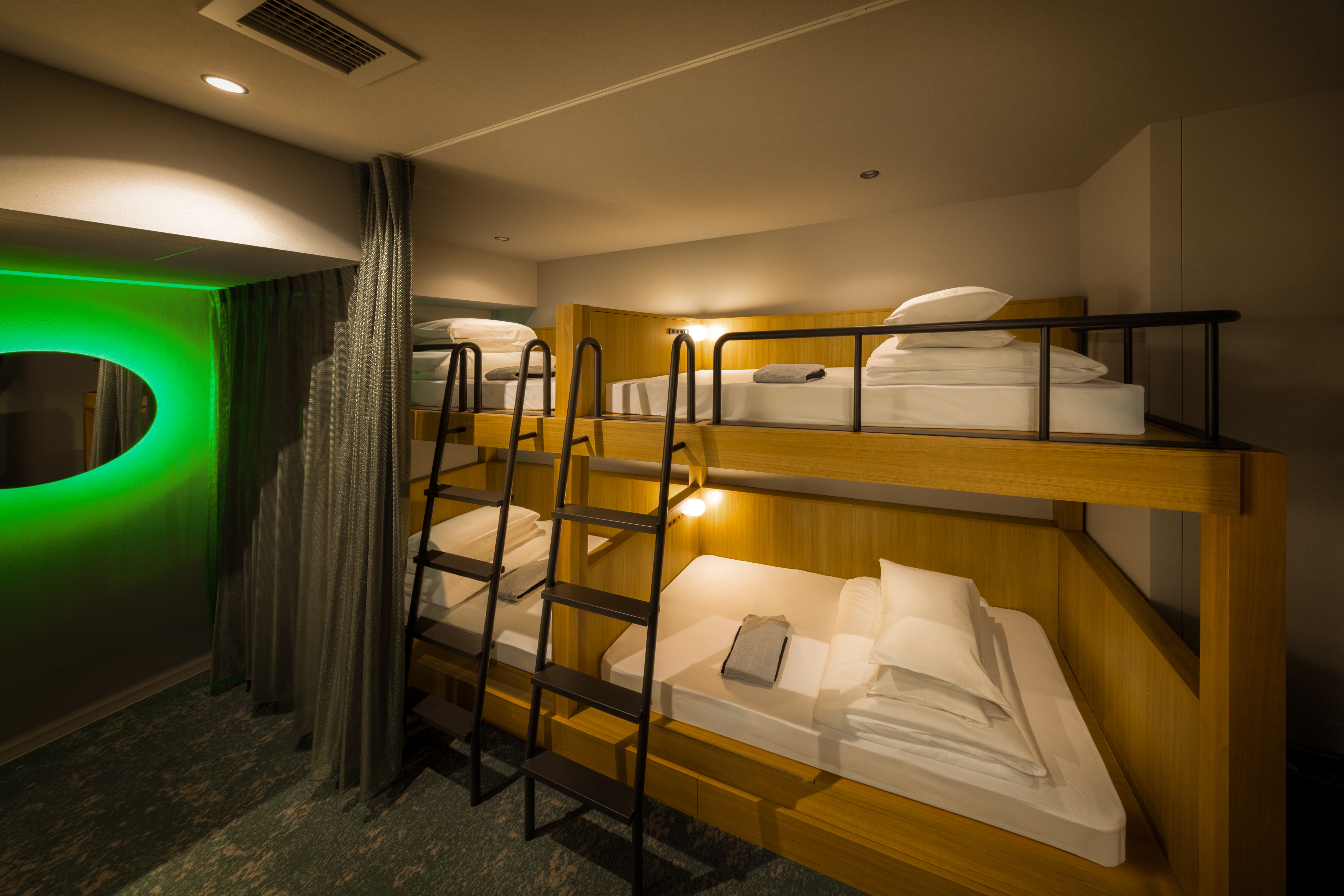 【デラックス ファミリー 4バンク】