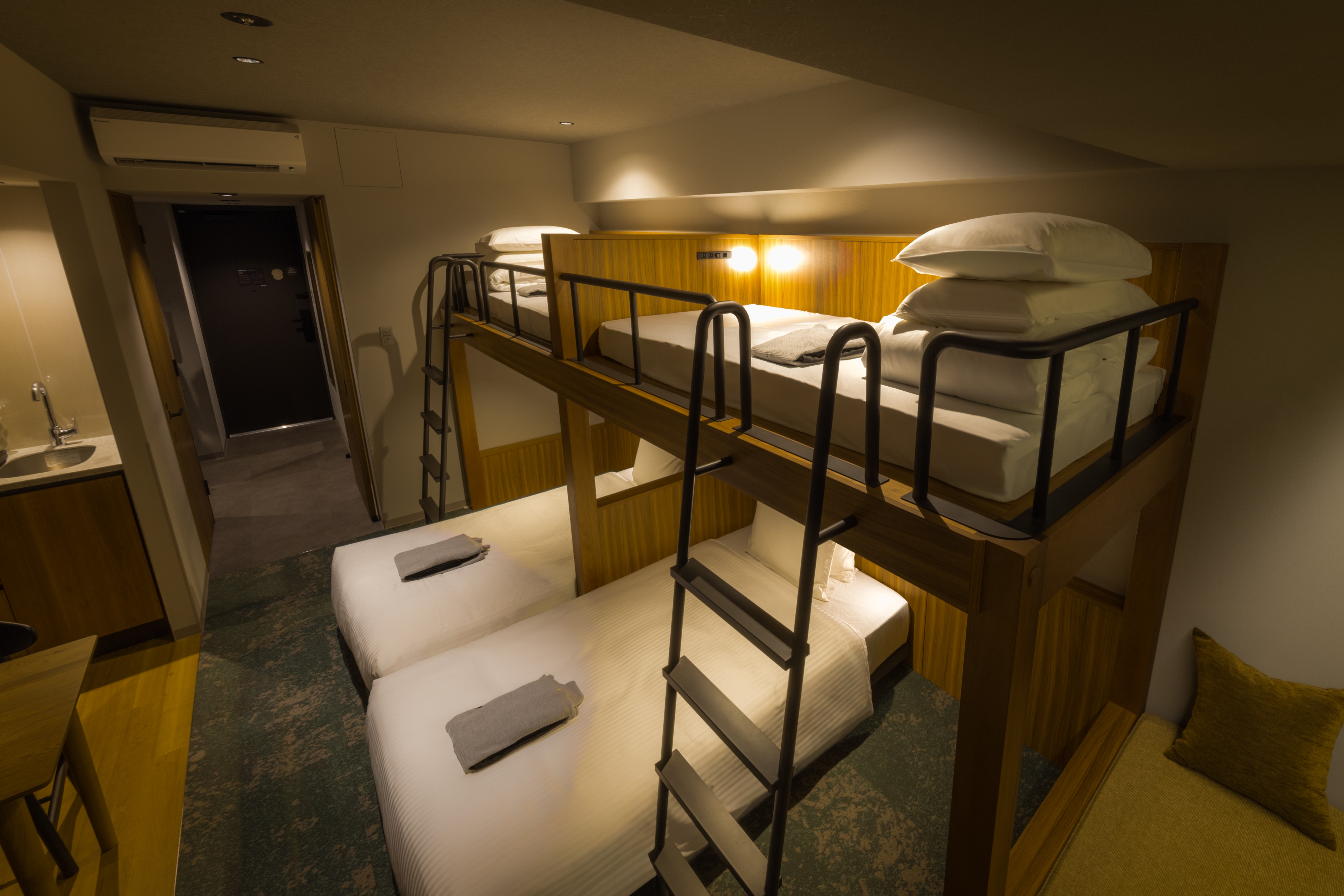 【デラックス ファミリー 2ベッド＆2バンク】