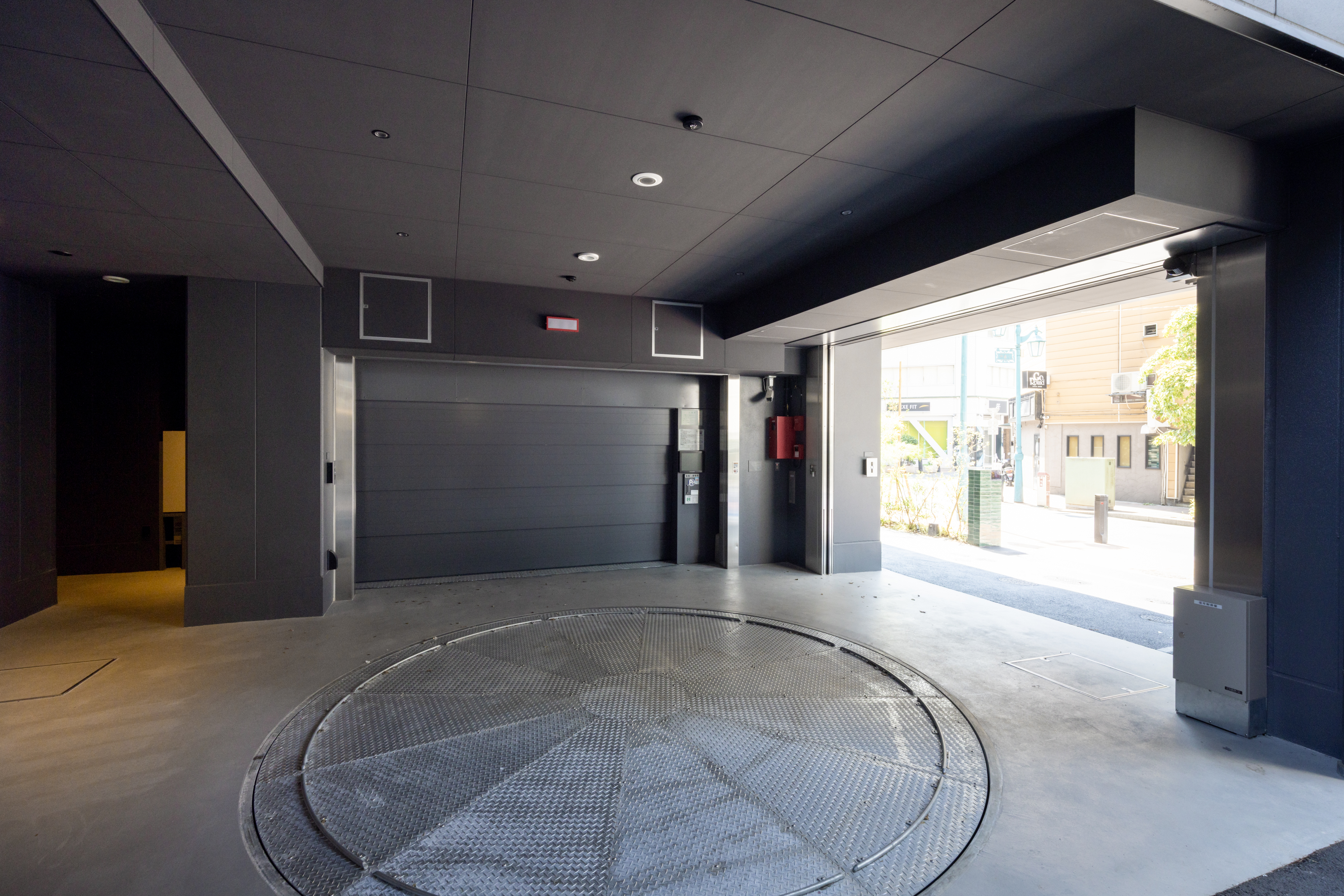 【1階ホテル駐車場】