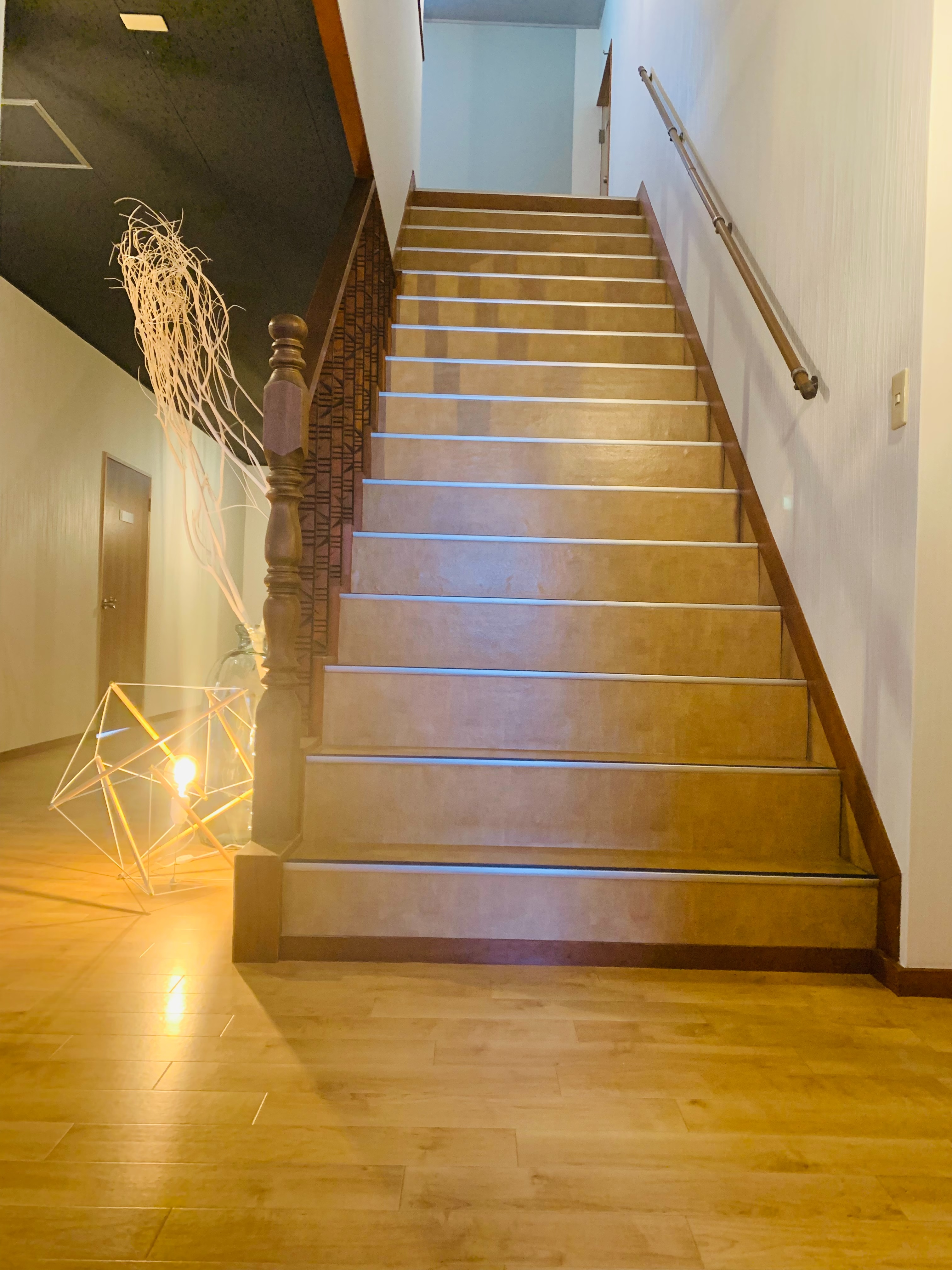 本館３号室から６号室に行く階段