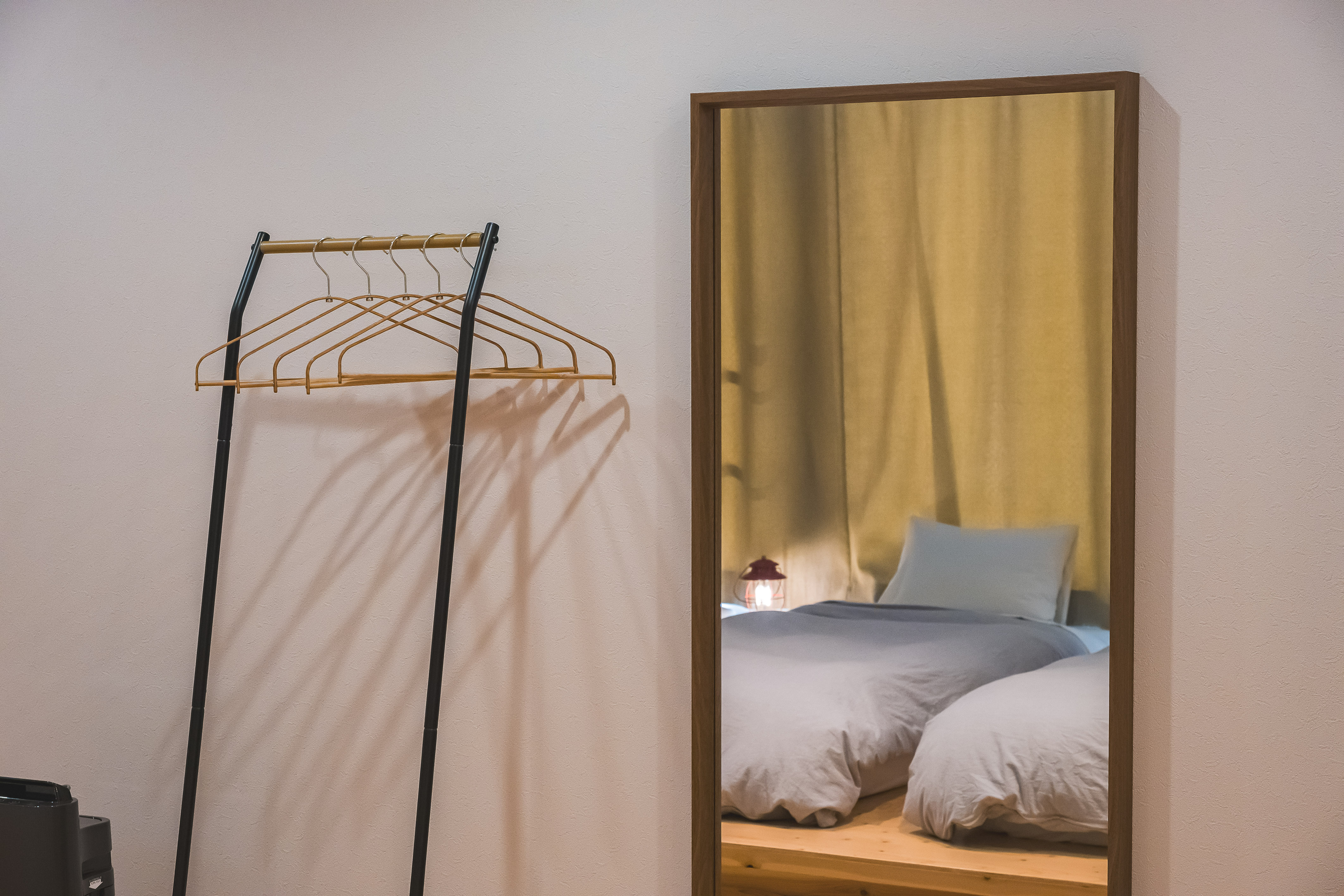 全身鏡もご用意しています。お出かけ前の身だしなみチェックに、ぜひご利用ください。