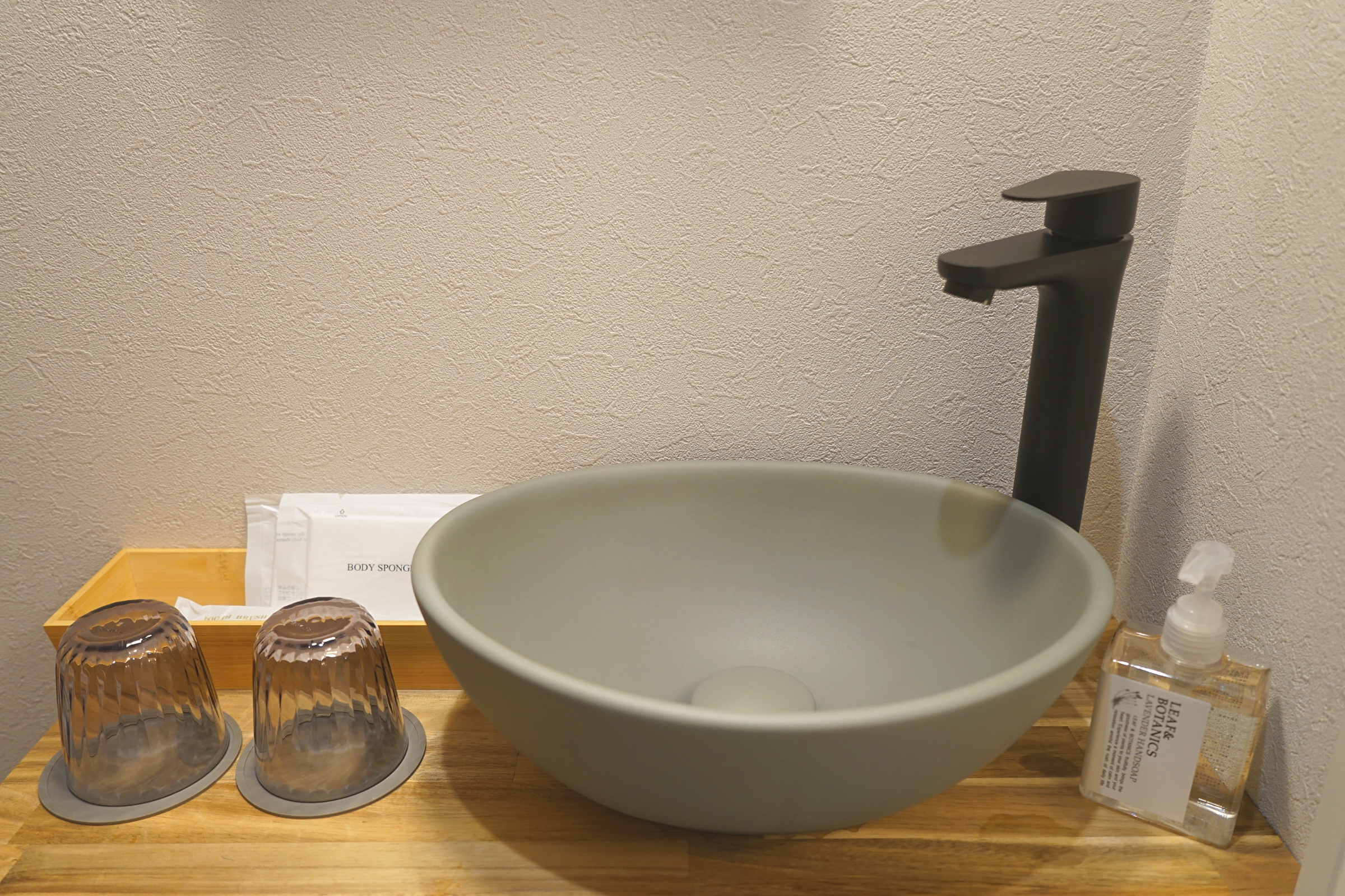 ころんとした洗面台もかわいい。