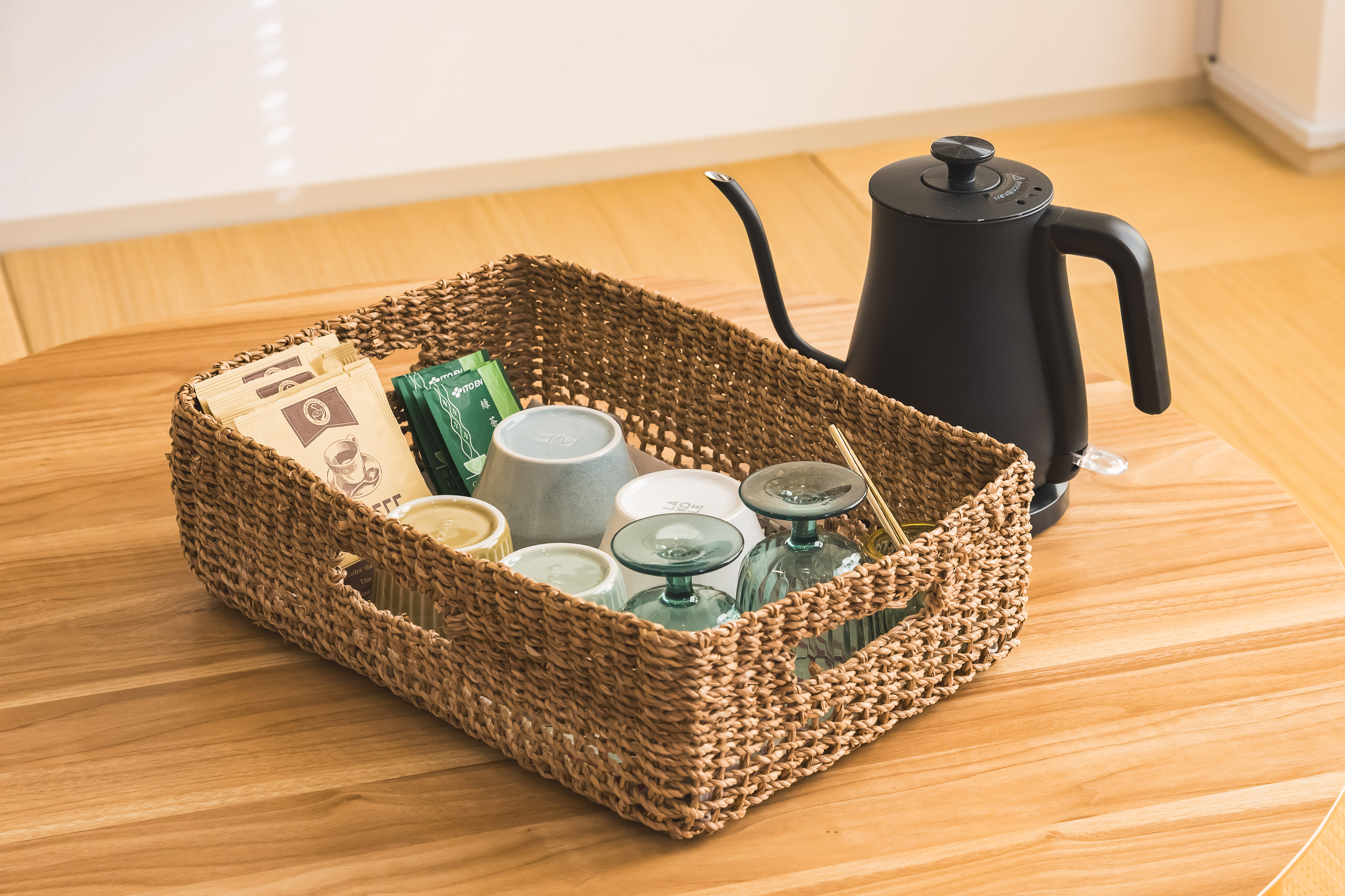 コーヒーやお茶のティーセットもご用意しています。 お湯を沸かして、ほっとひと息リラックスタイム。