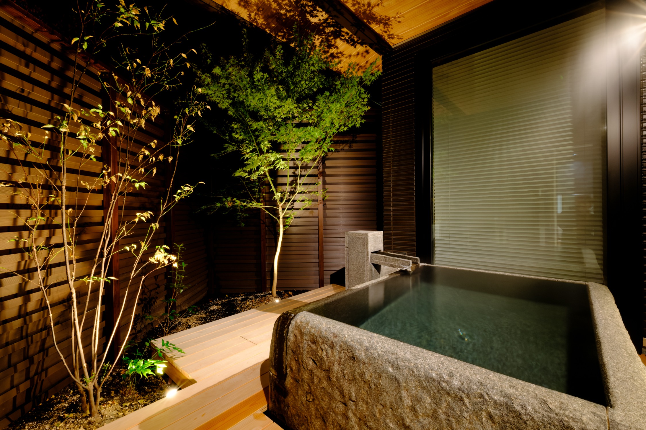 【静護　露天風呂】