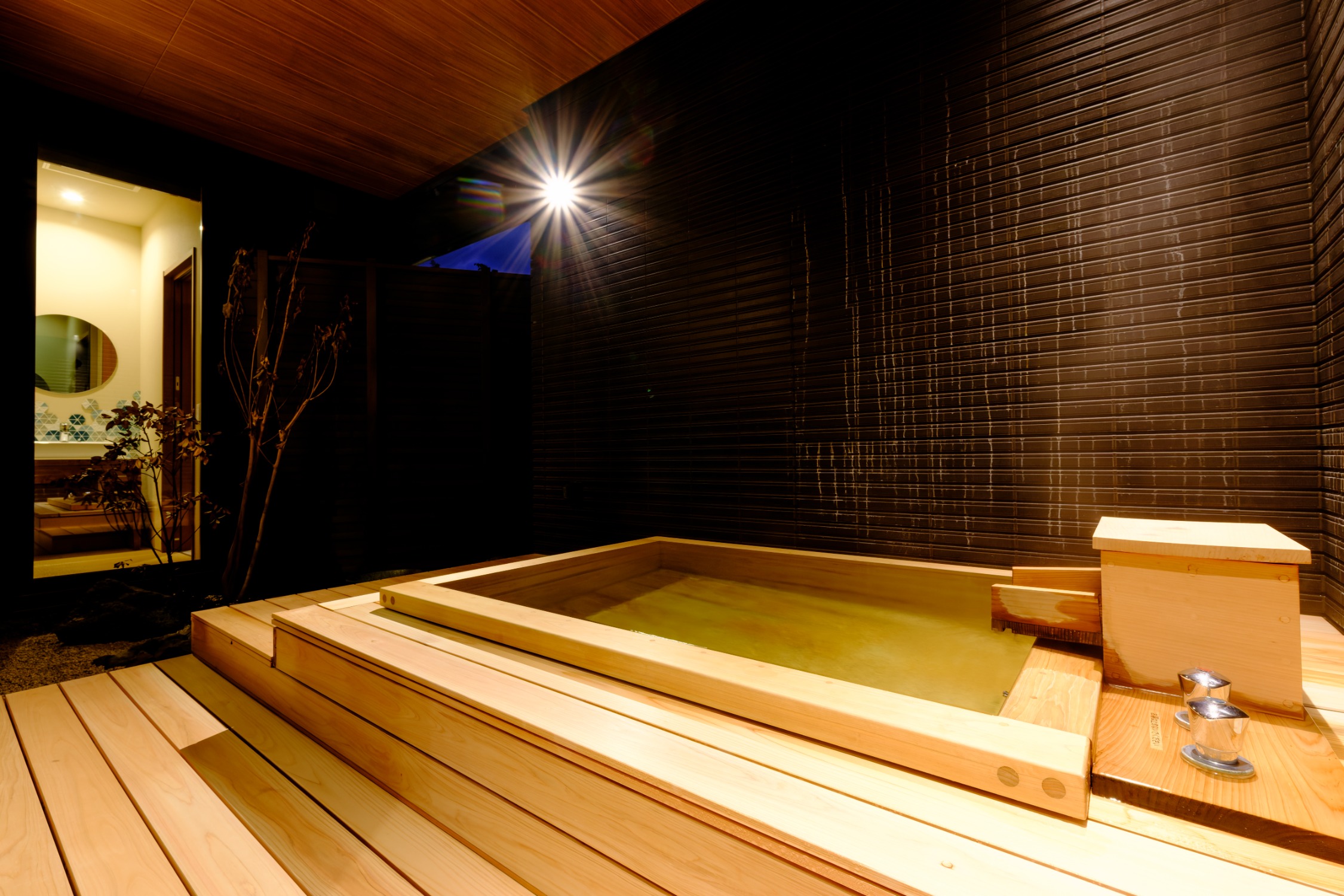 【清泉　露天風呂】