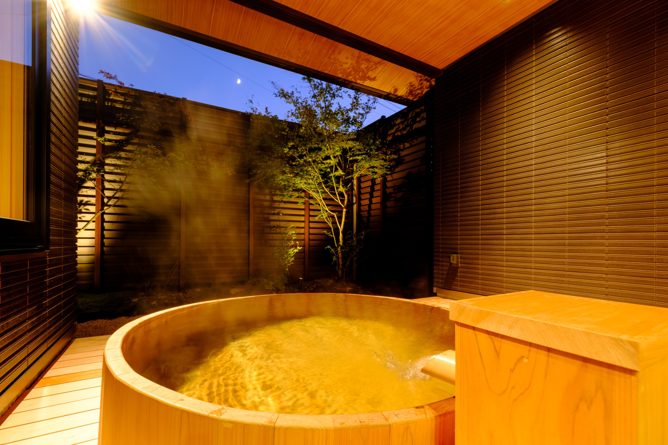 【芽吹　露天風呂】