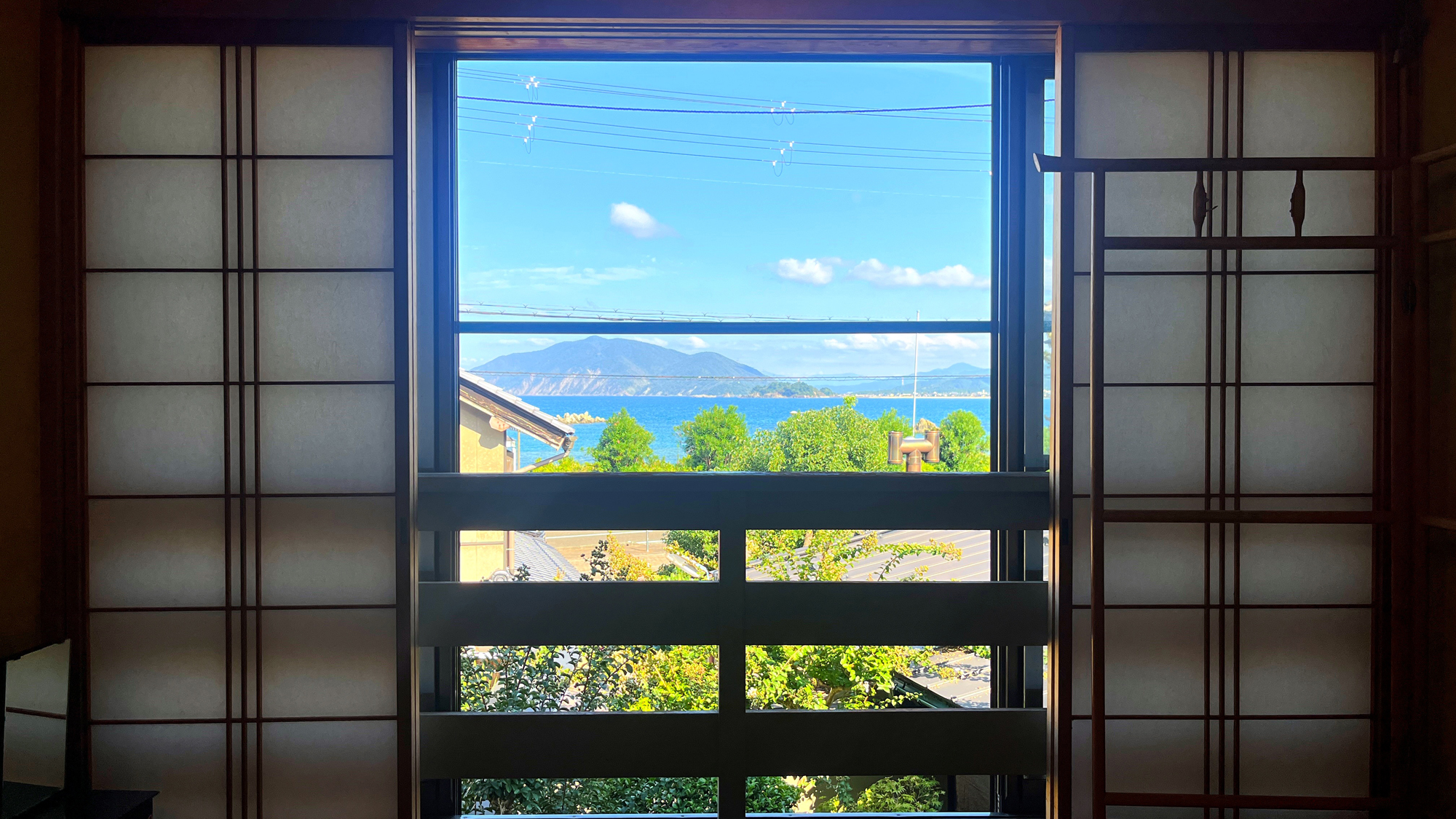 【客室】6畳和室からの眺望