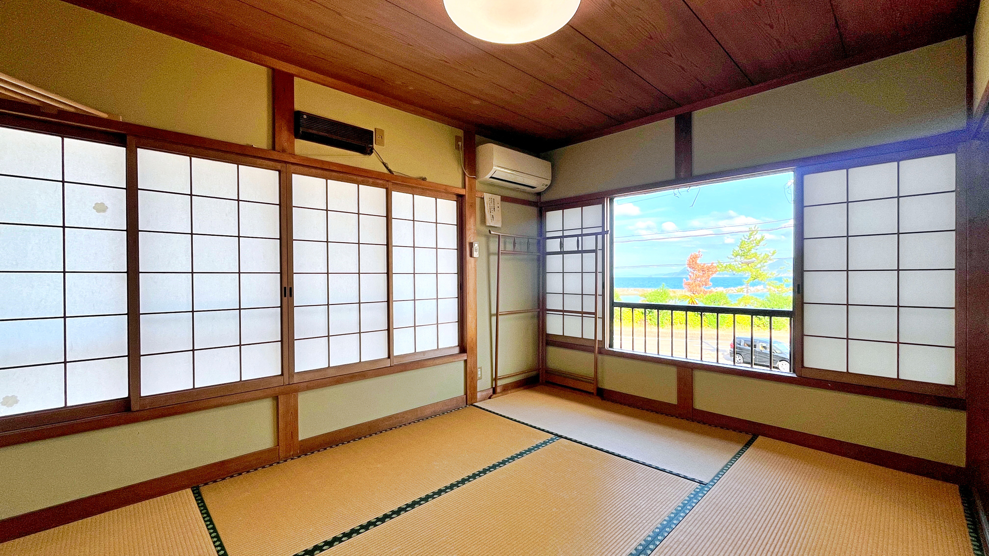 【客室】6畳和室からの眺望