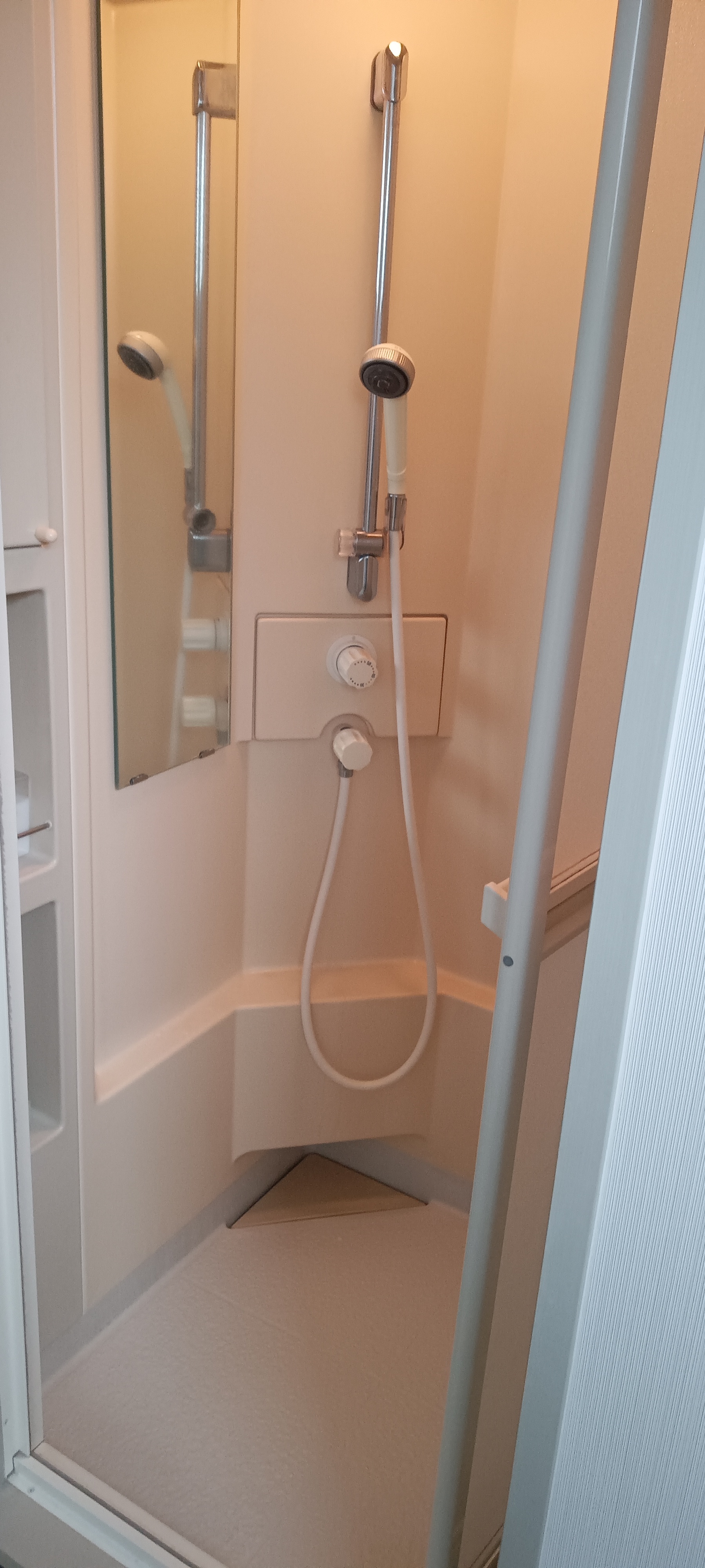 ・【研修センター/シャワールーム】