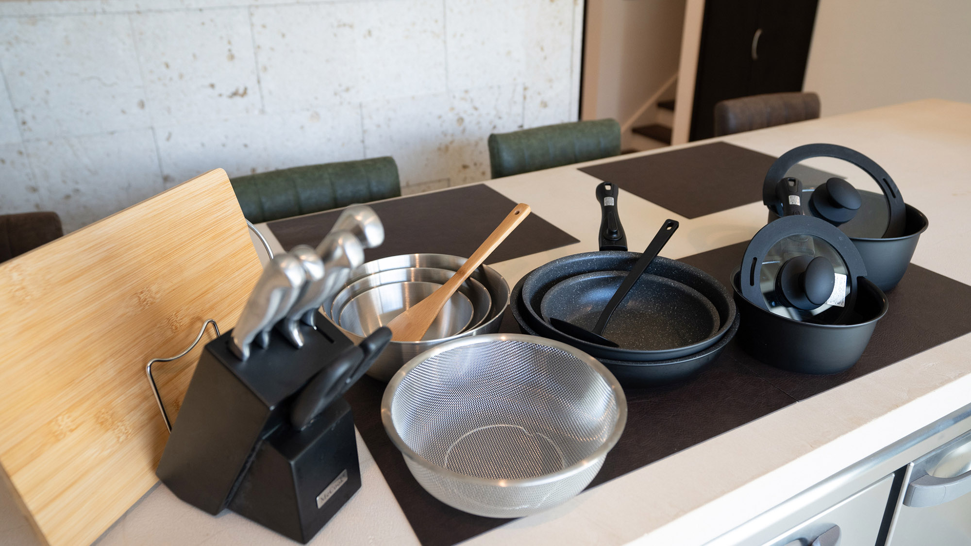 ・【調理器具】基本的な調理器具を取り揃えており自炊もOK