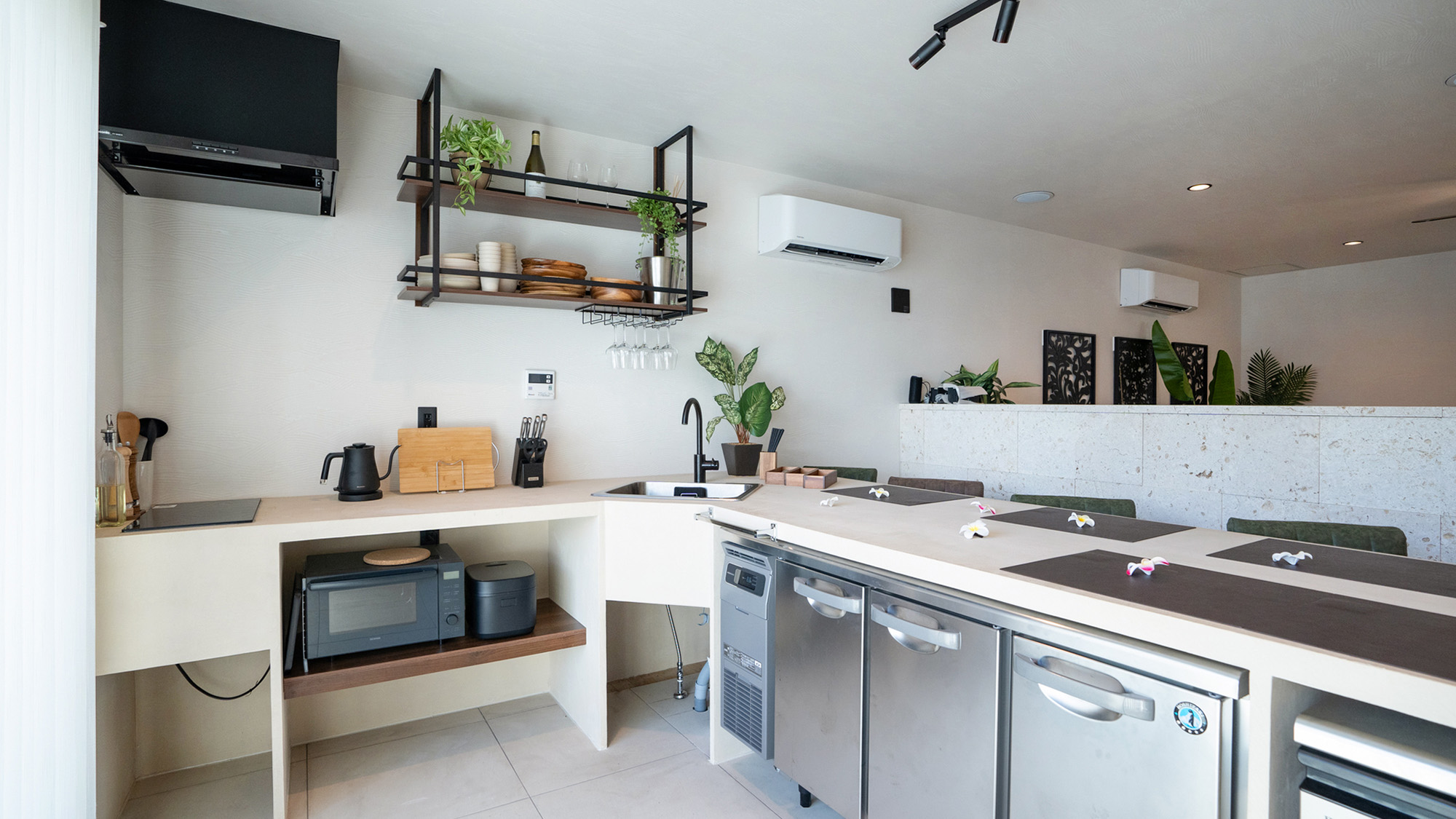 ・【ダイニングキッチン】会話が弾むおしゃれなカウンターキッチンで楽しい食事時間を