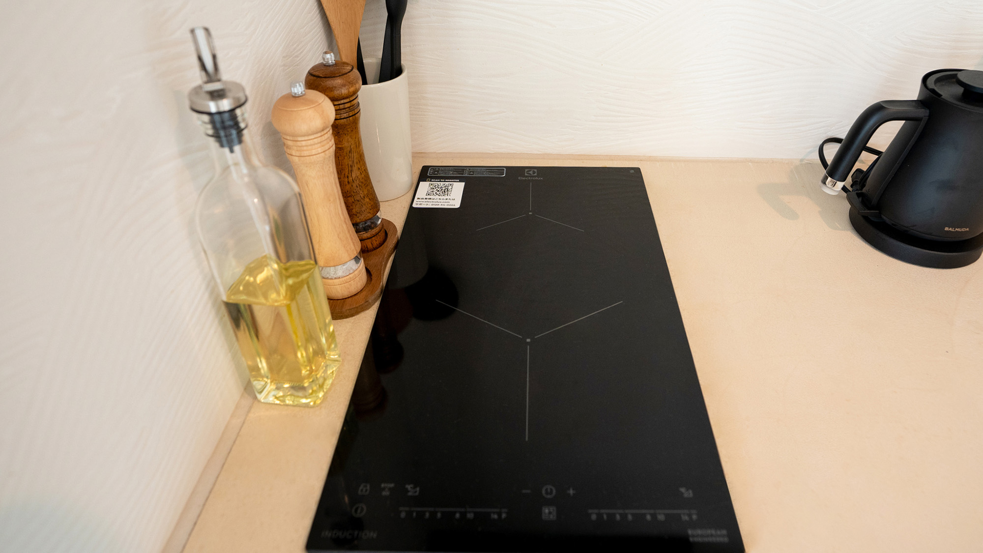 ・【ダイニングキッチン】安全性の高いIHコンロを設置しております