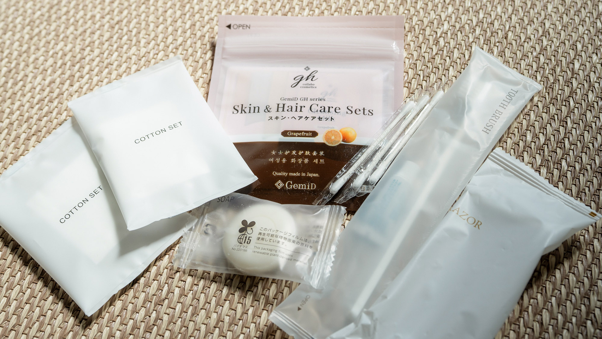 ・【アメニティ】歯ブラシやカミソリ、コットンや綿棒などあると嬉しい備品を一式ご用意