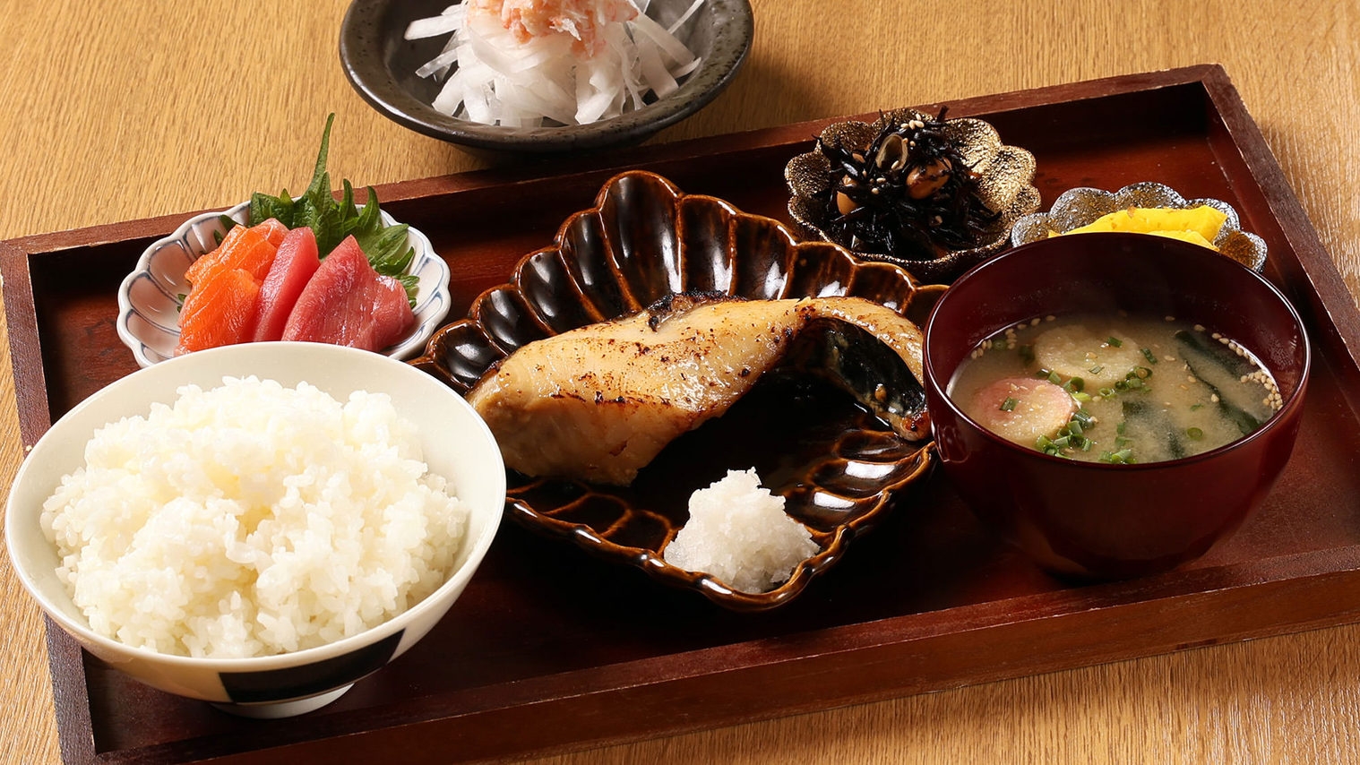 【朝食付】ビジネスホテルでこの贅沢 市場要らずの北海道海鮮定食