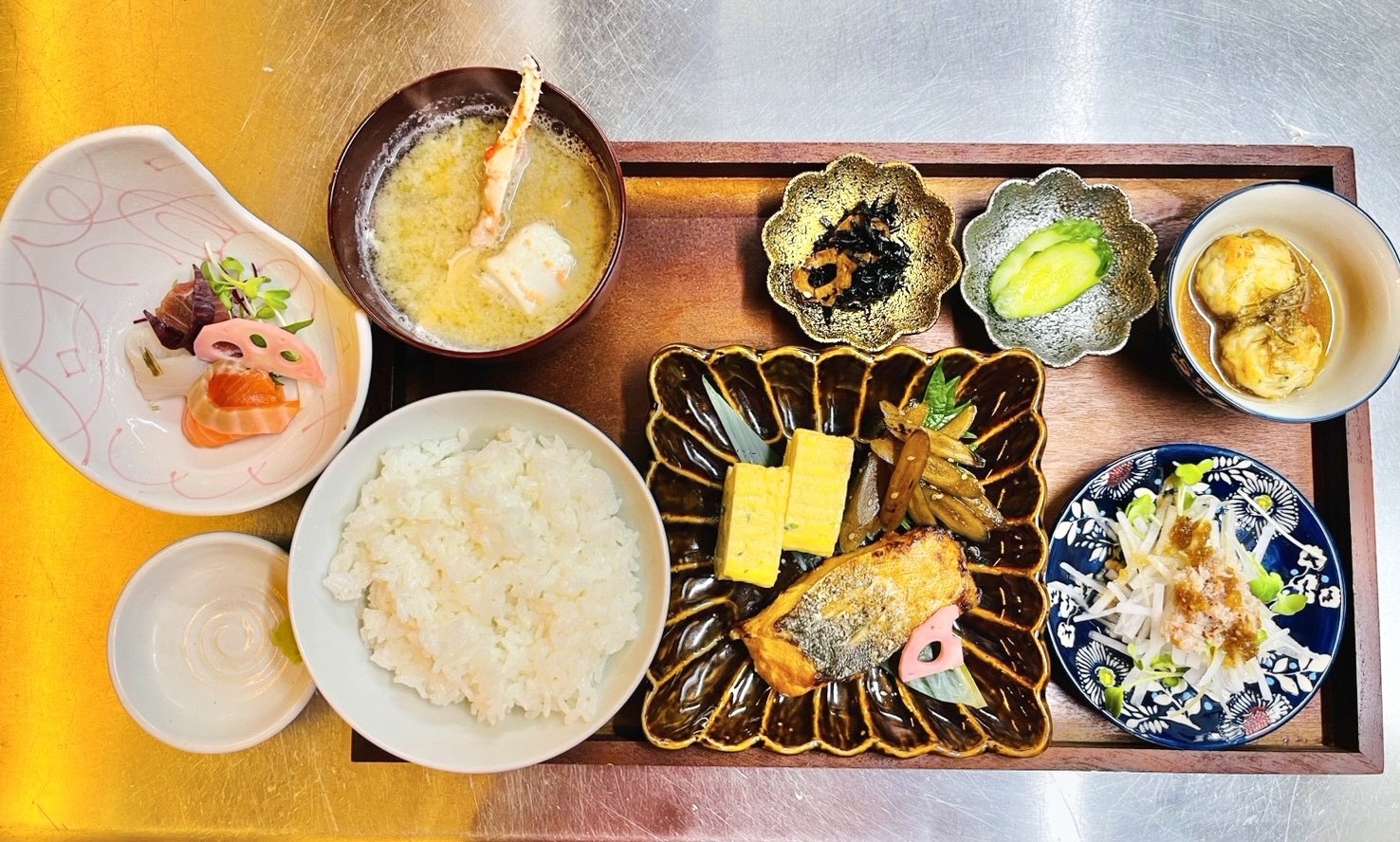 【朝食付】ビジネスホテルでこの贅沢 市場要らずの北海道海鮮定食
