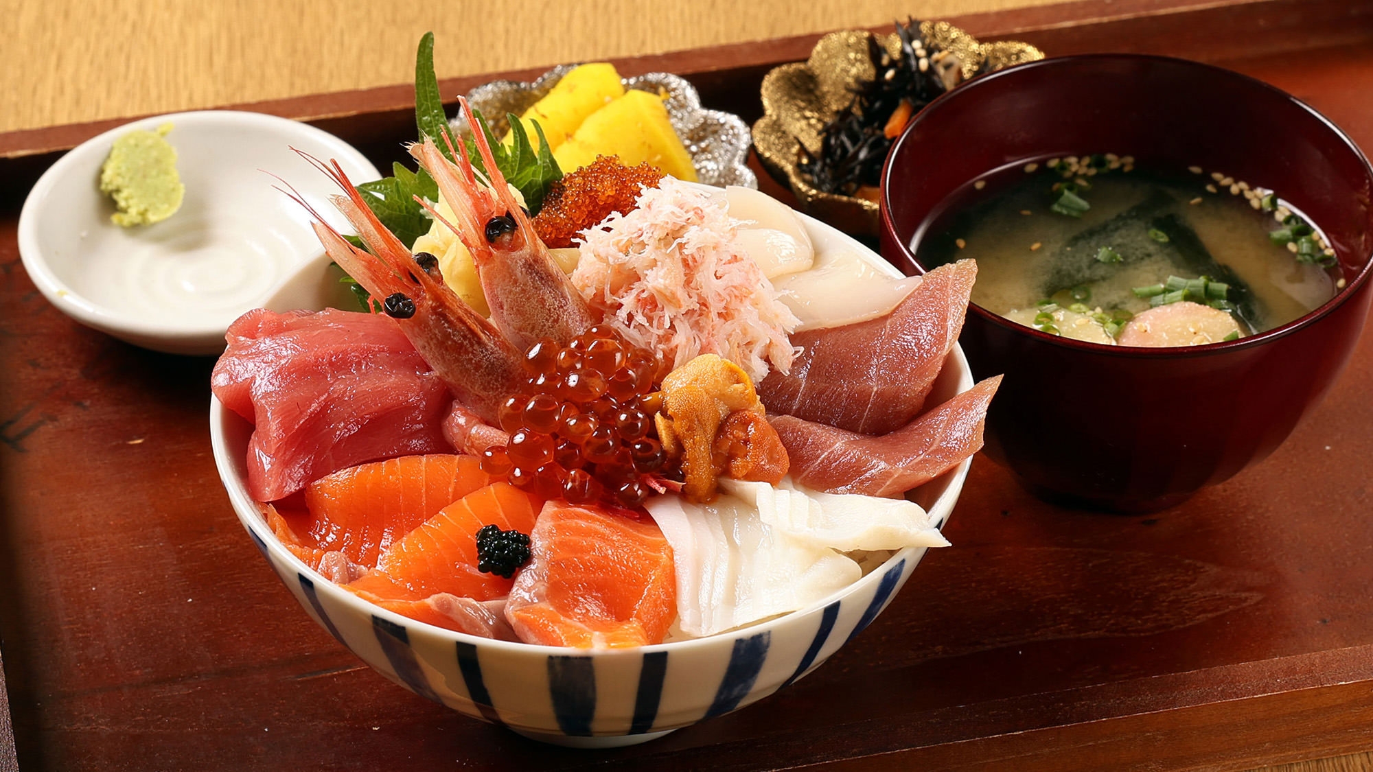 【朝食付】ビジネスホテルでこの贅沢 市場要らずの北海道海鮮丼