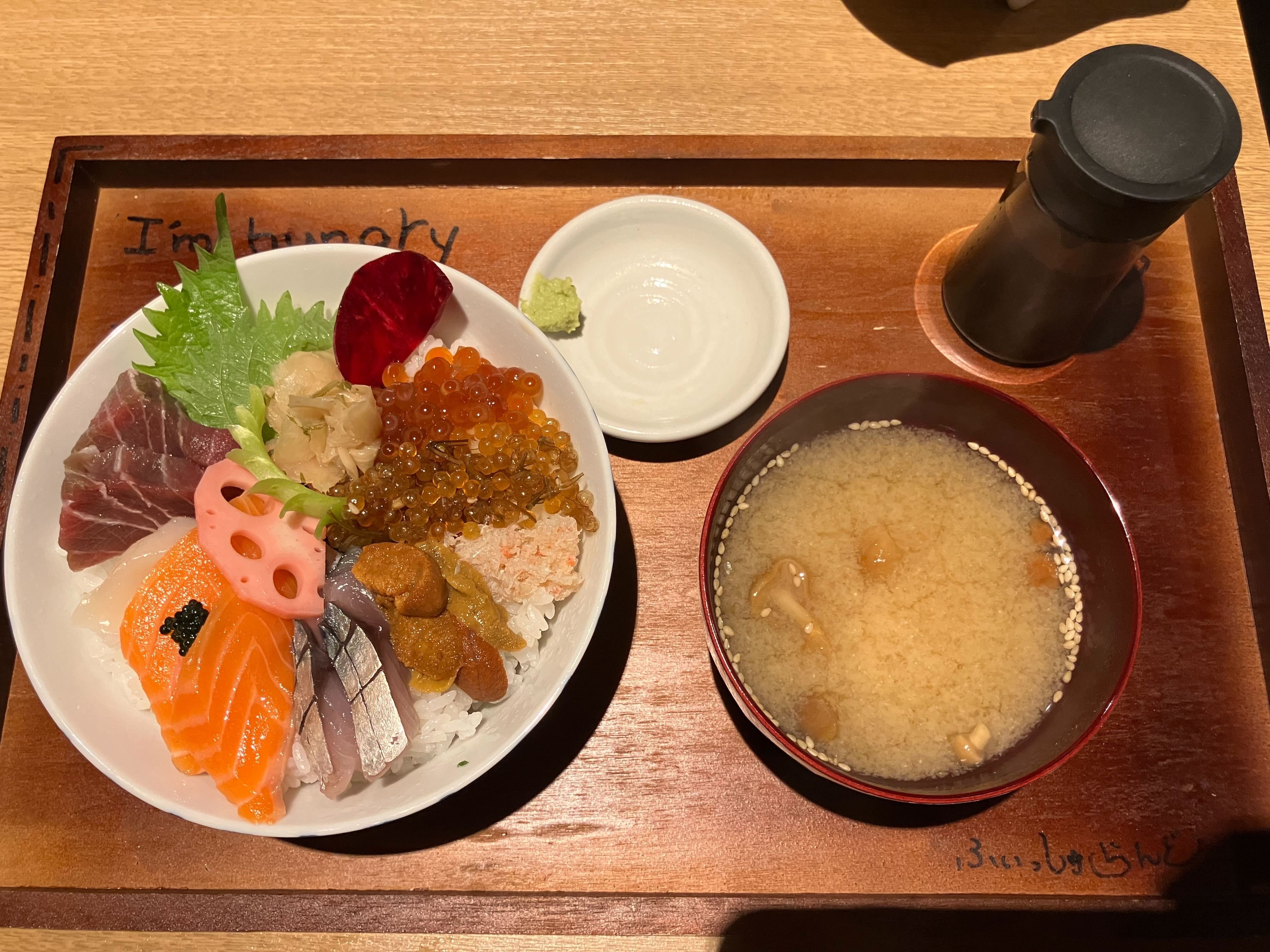 市場要らずの北海道海鮮丼