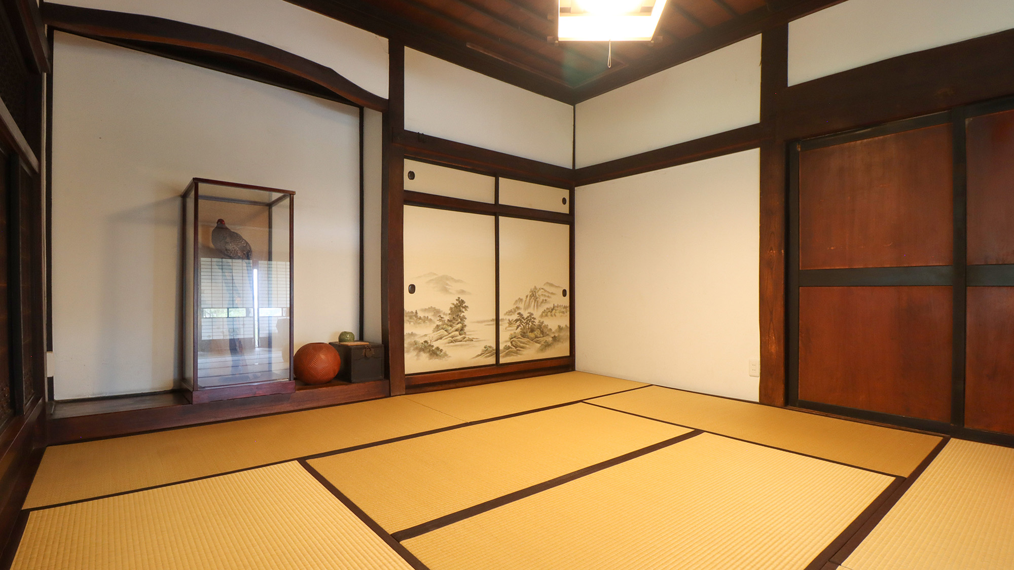 2間続きの広いお部屋で大人数でも宿泊できます 