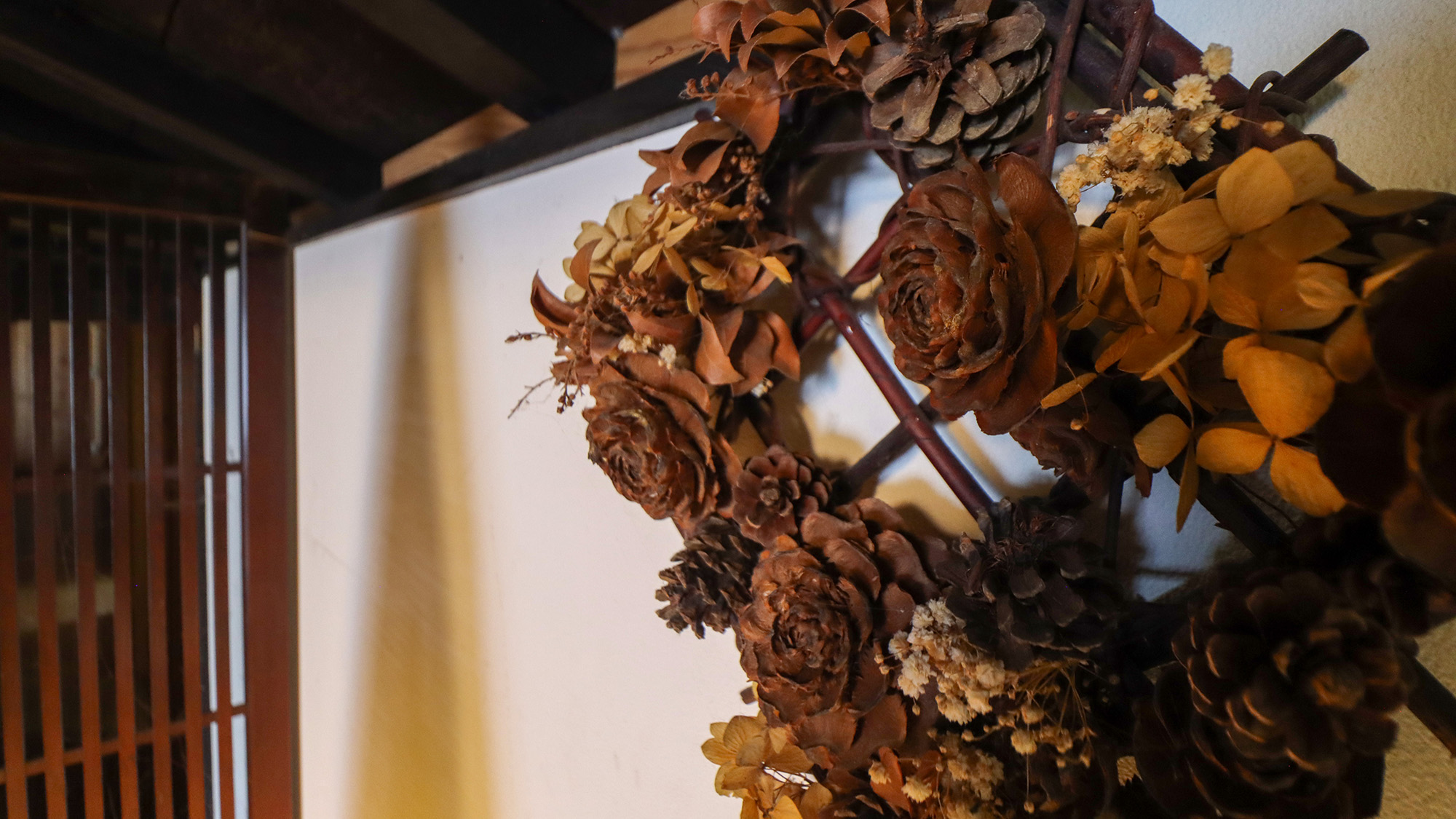 #リース型のドライフラワーもおしゃれです