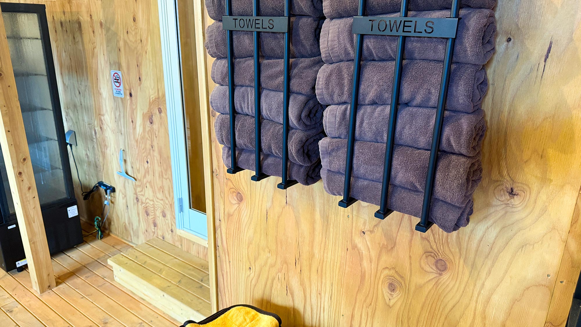 ・【アメニティ】サウナマットタオル、バスタオルをご用意しております