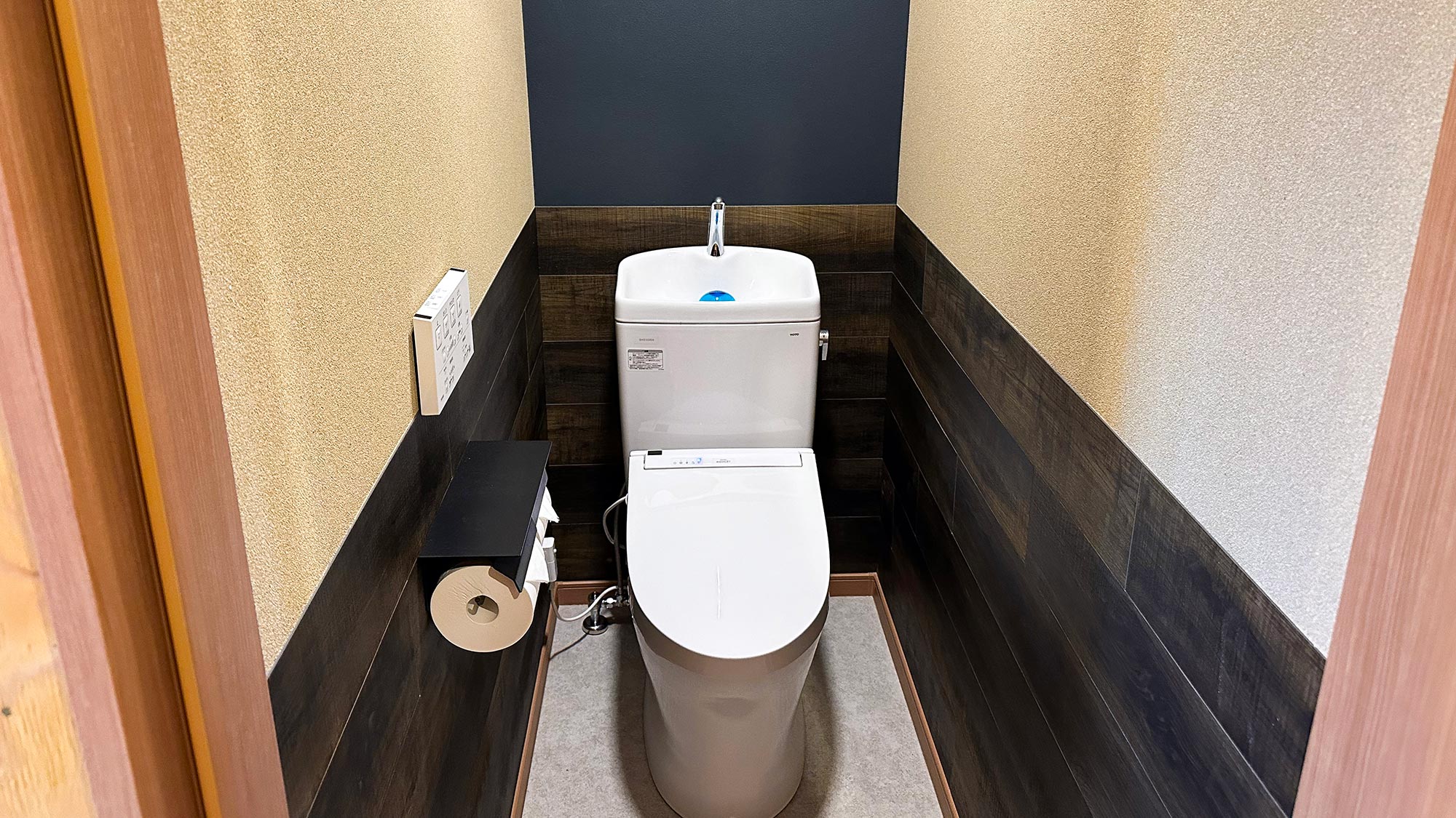 ・【トイレ】サウナを満喫中でも安心していける温水洗浄便座付トイレ
