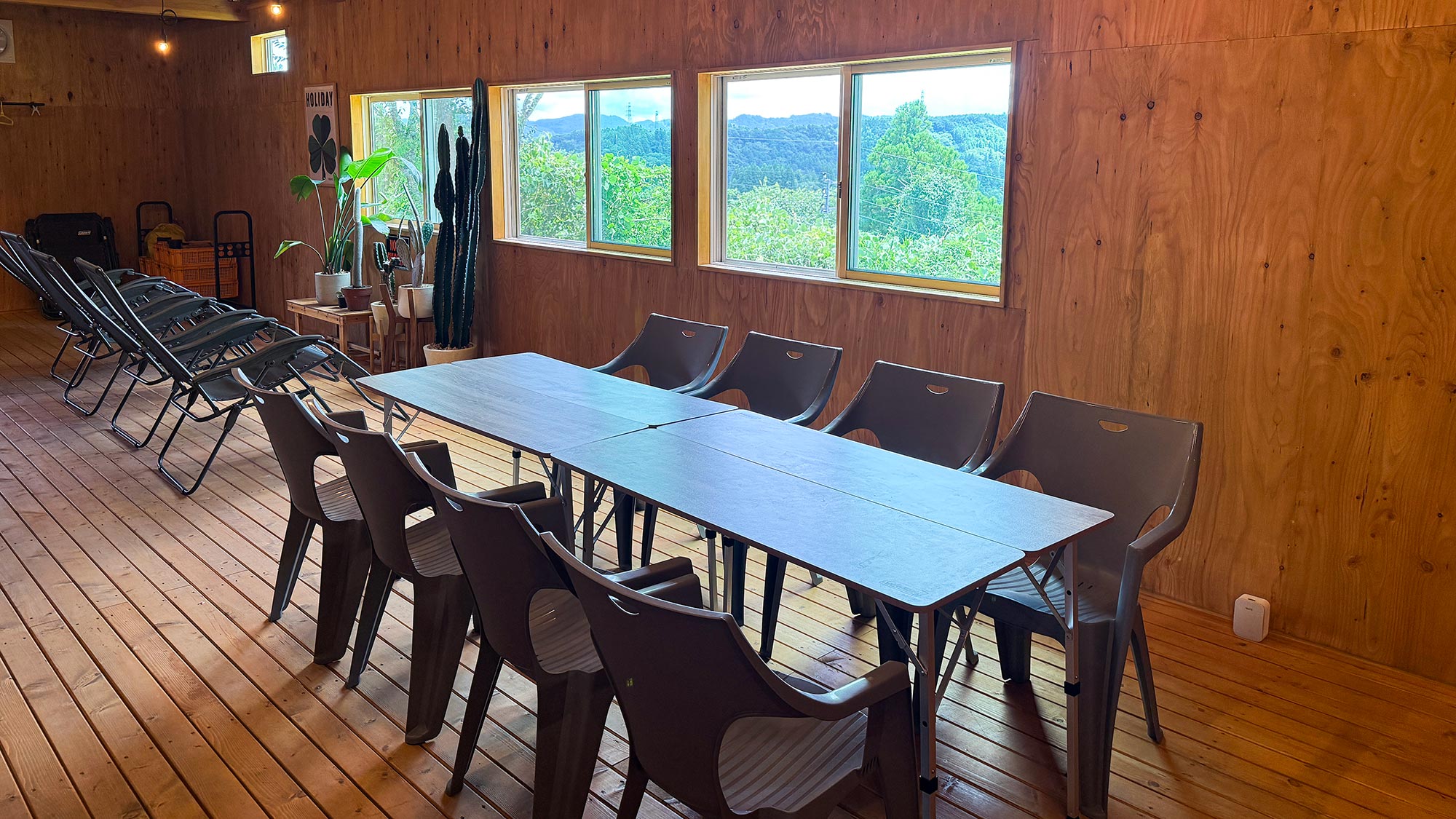 ・【ダイニング】サウナで味覚が敏感になり、自然を眺めながら食べるサウナ飯は格別です