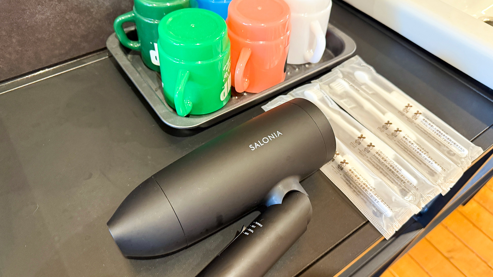 ・【アメニティ】歯磨きセット、ドライヤーをご用意しております