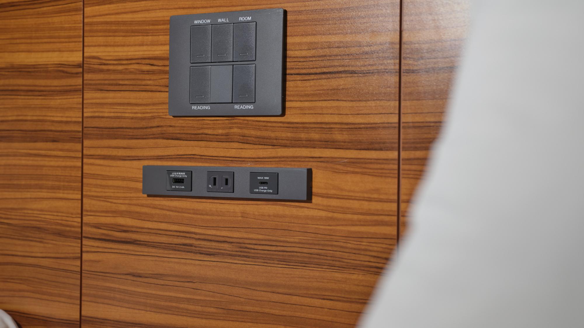 客室設備：枕元にコンセント