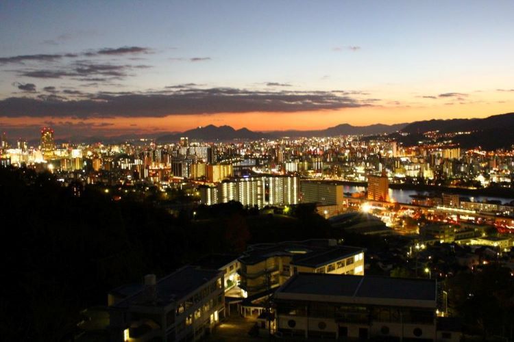 《3〜4名様利用》【広島市内を一望】地下1800ｍから汲み上げた天然温泉付き！　夕食付きプラン